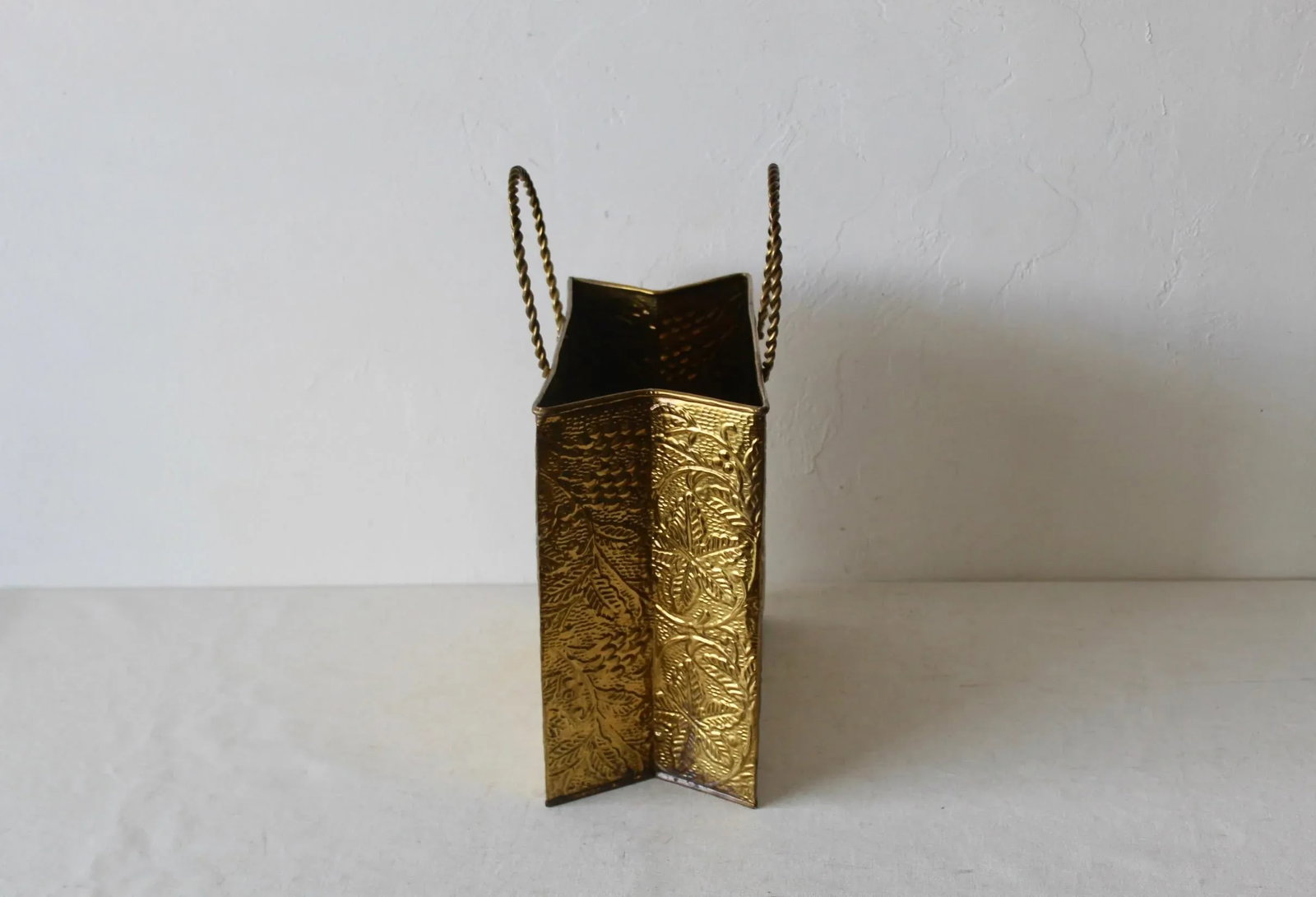 1970s Sarreid Ltd Style Embossed Brass Shopping Tote Bag Magazine Holder - 4