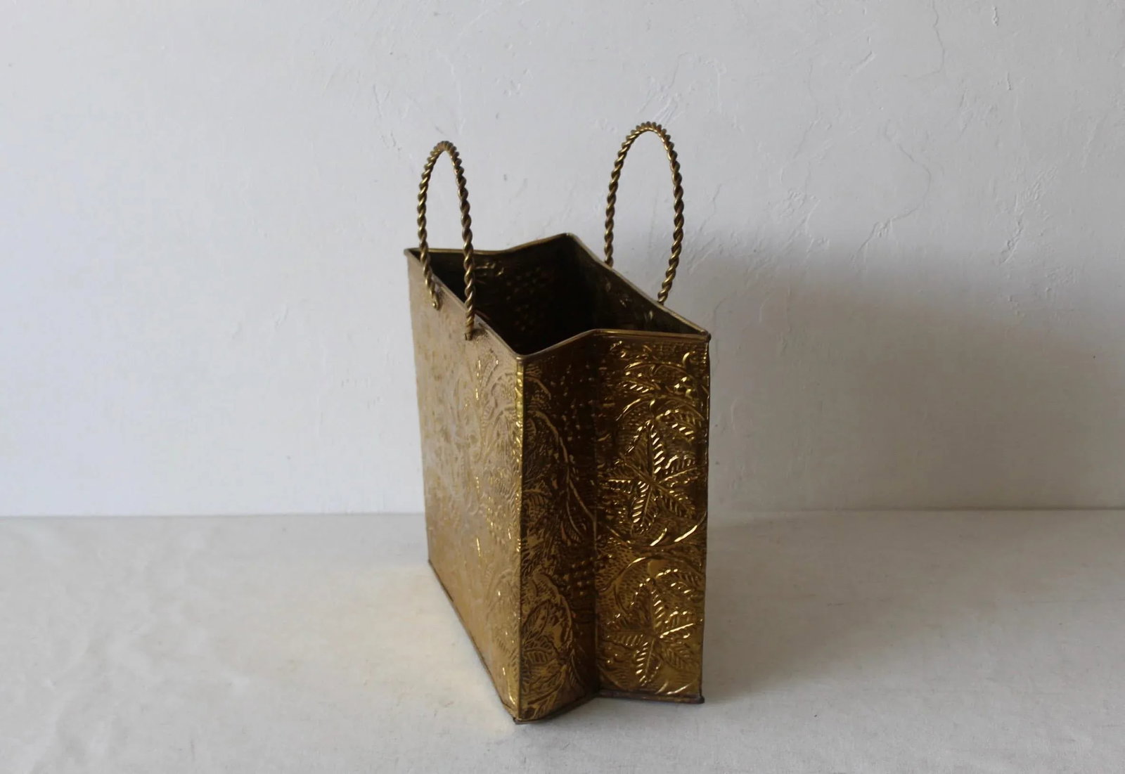 1970s Sarreid Ltd Style Embossed Brass Shopping Tote Bag Magazine Holder - 5