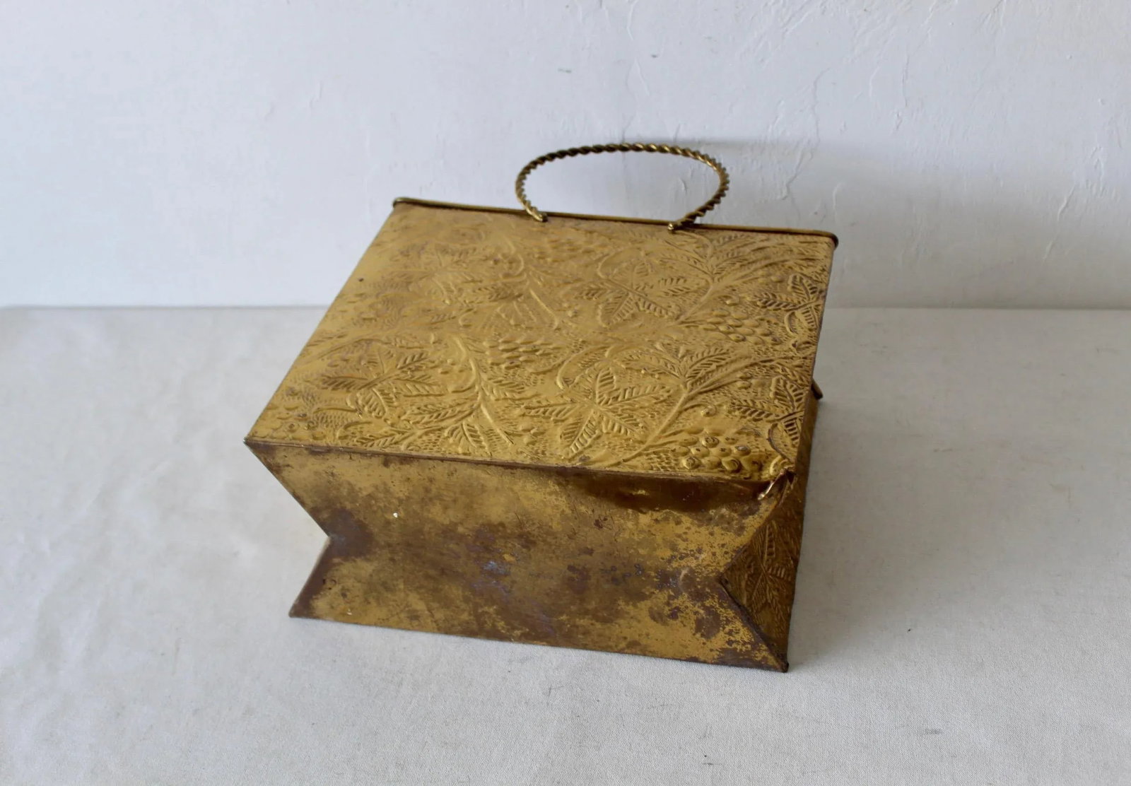 1970s Sarreid Ltd Style Embossed Brass Shopping Tote Bag Magazine Holder - 8