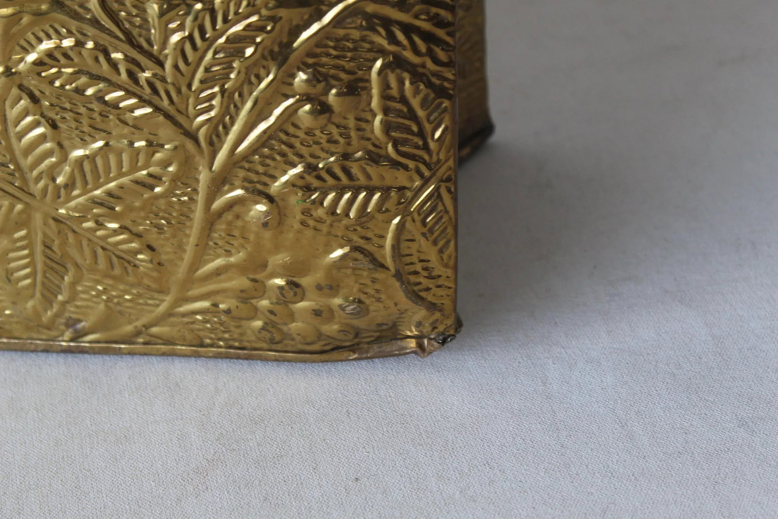 1970s Sarreid Ltd Style Embossed Brass Shopping Tote Bag Magazine Holder - 9