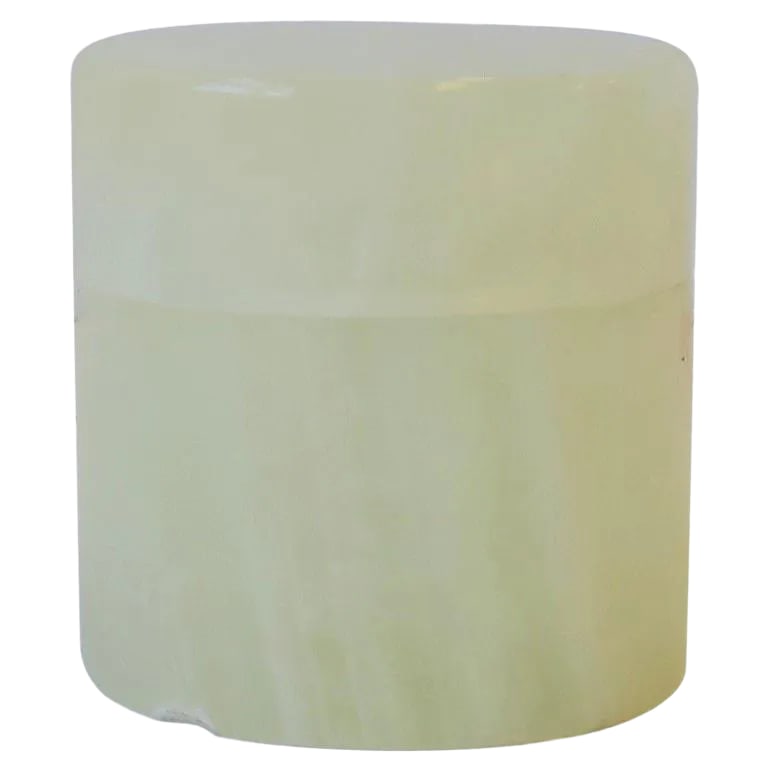 Italian White Onyx Marble Round Box: A small 1970s Italian Modern white onyx marble round box. A great piece to hold small items on a desk or vanity area for paperclips or jewelry, such as earrings or cufflinks, etc. Piece measures: 2"