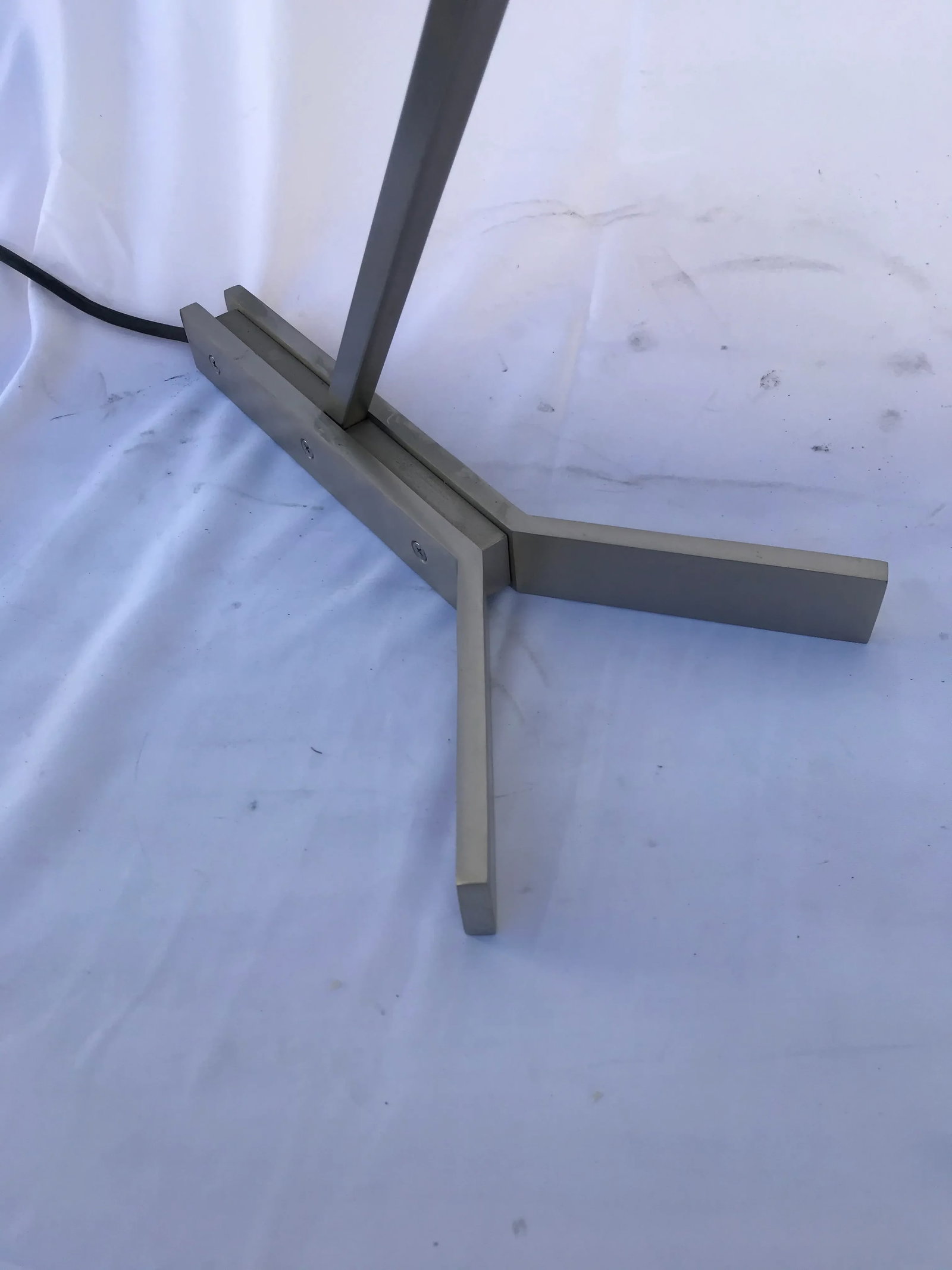 Deco Modern Satin Nickel Finish Solid Steel Frame Desk Lamp - 4