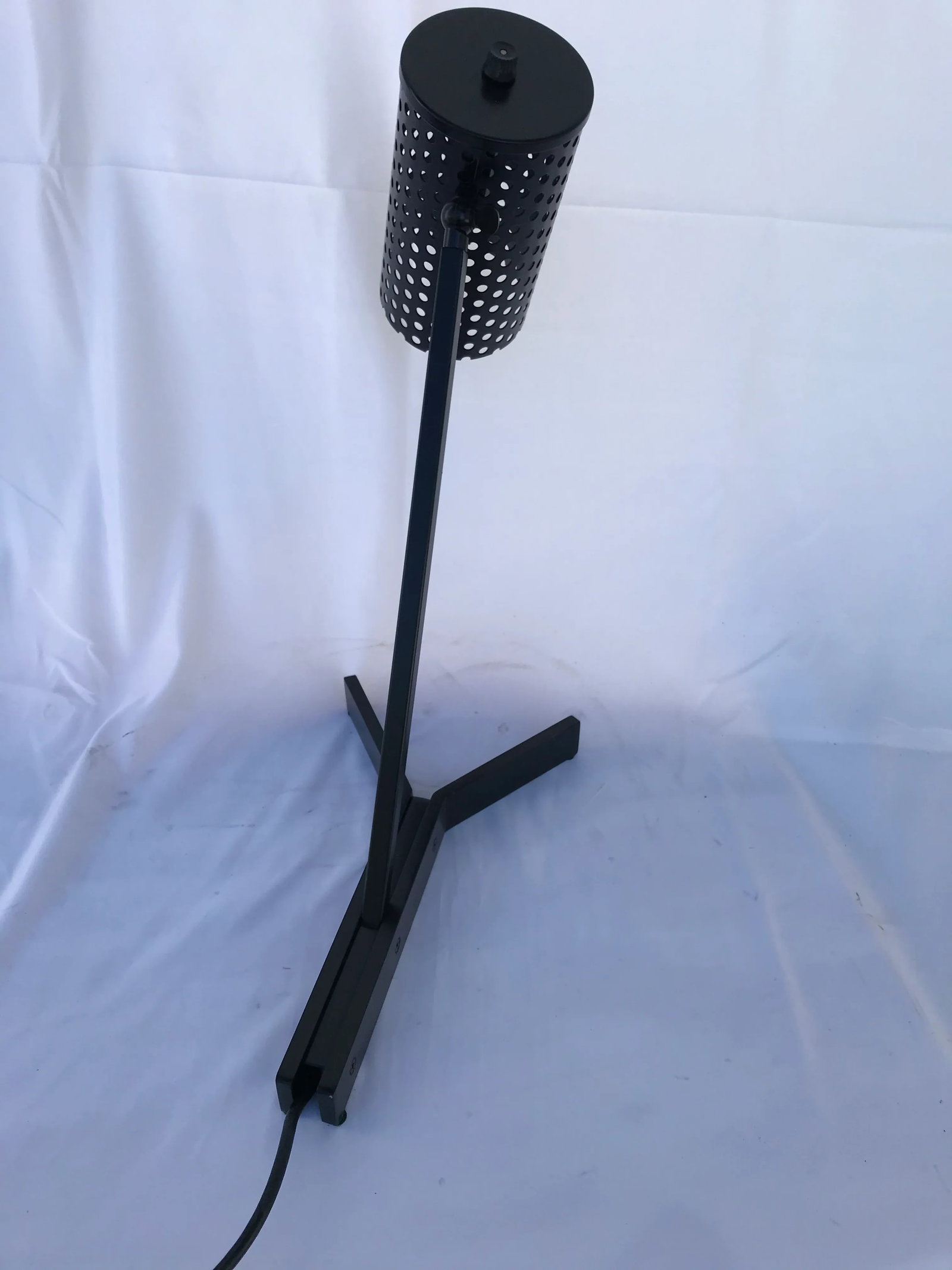 Deco Modern Desk Lamp - Steel Painted - 4