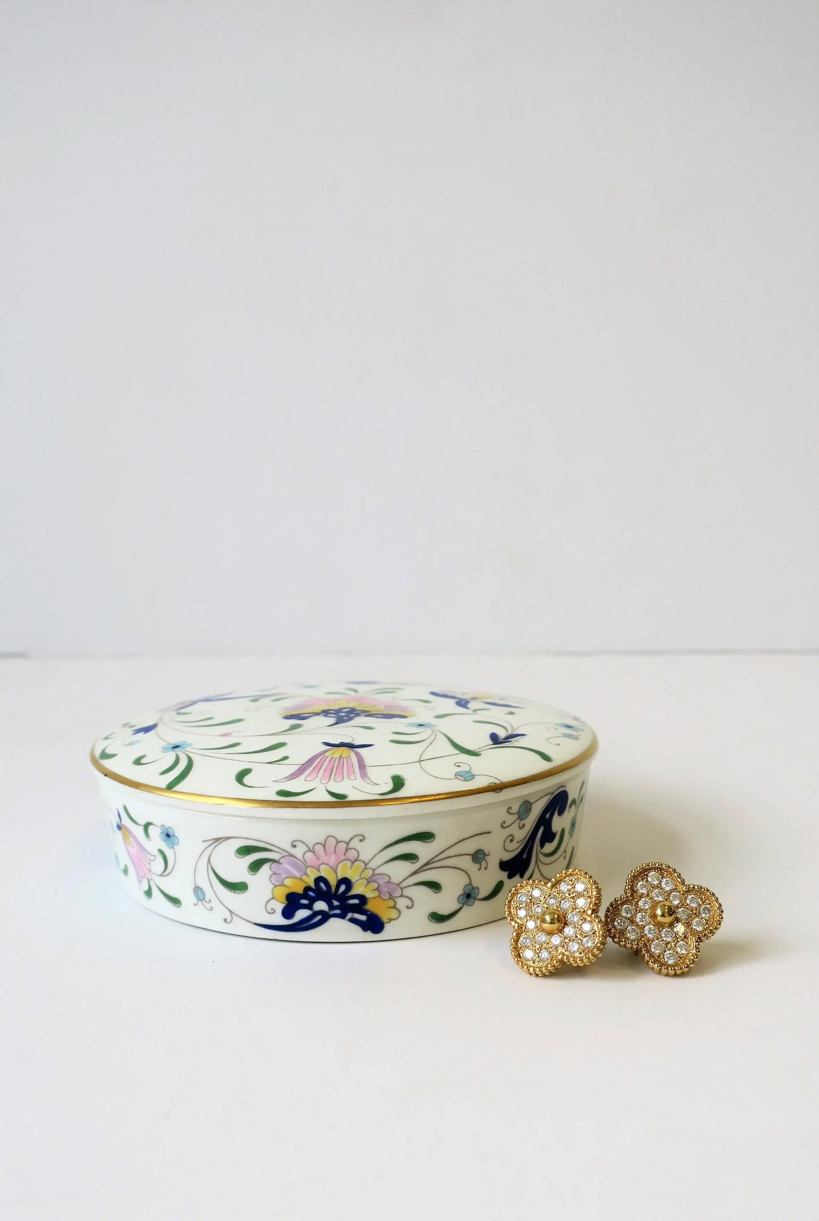 English Blue and White Porcelain Round Jewelry or Trinket Box - 5