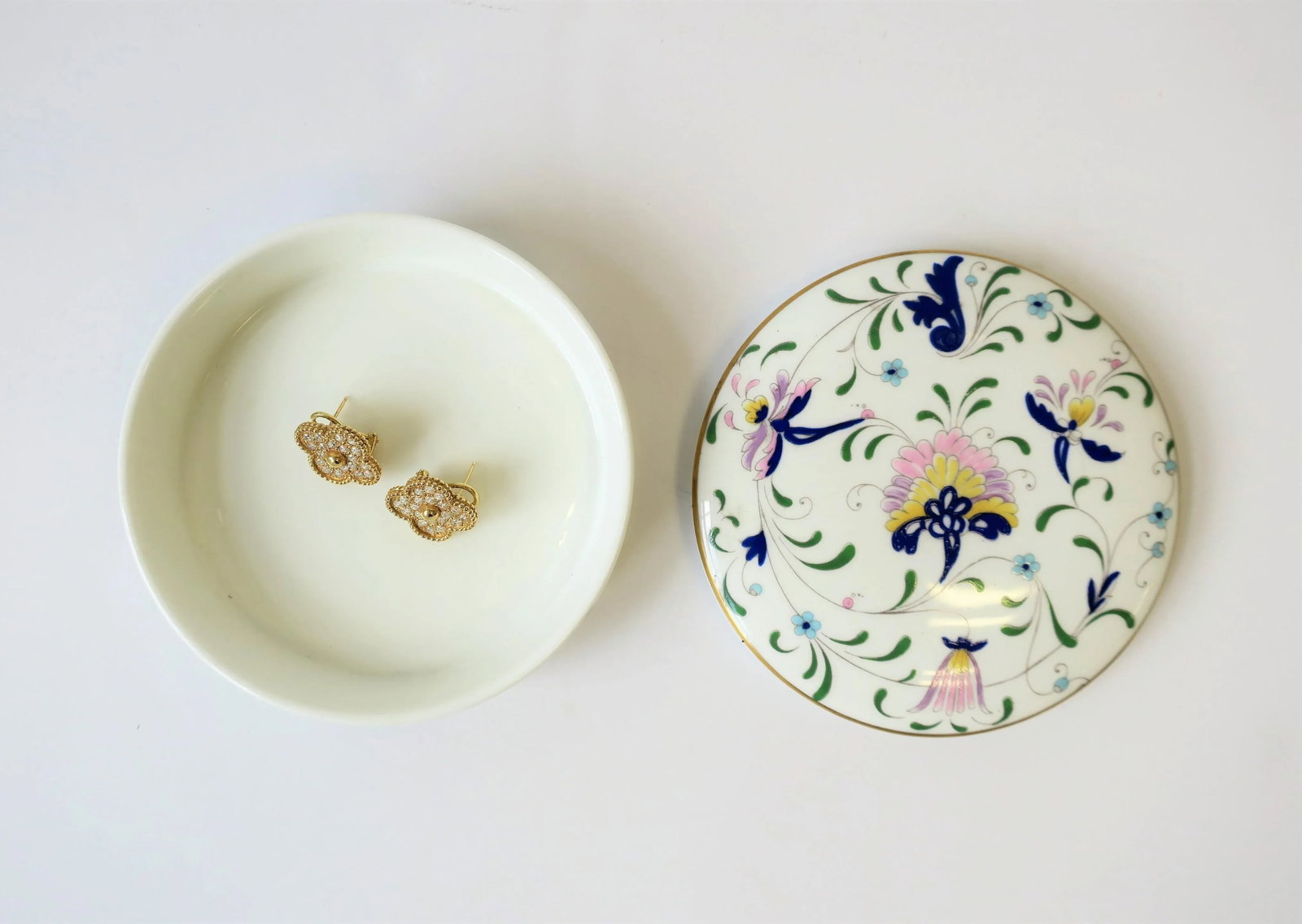 English Blue and White Porcelain Round Jewelry or Trinket Box - 7