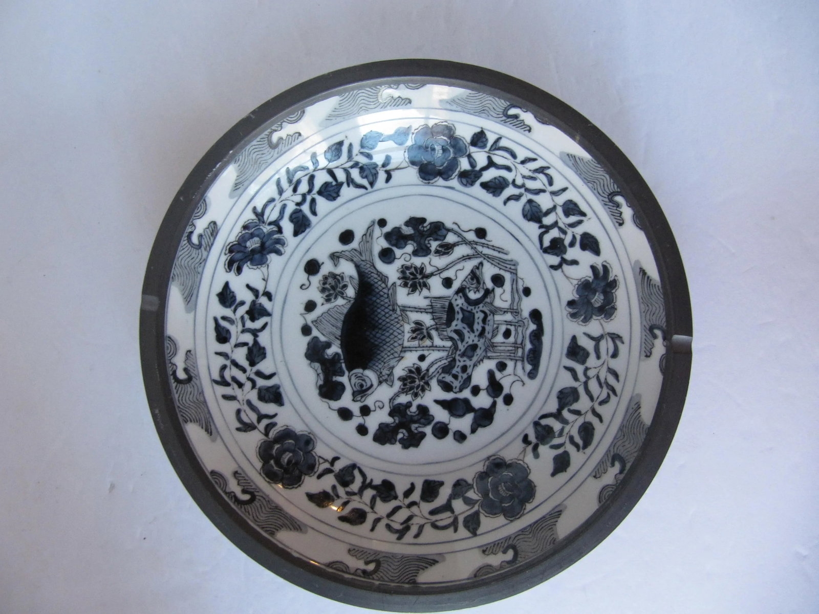 Blue & White Chinoiserie Shallow Bowl With Fish and Flowers - 2