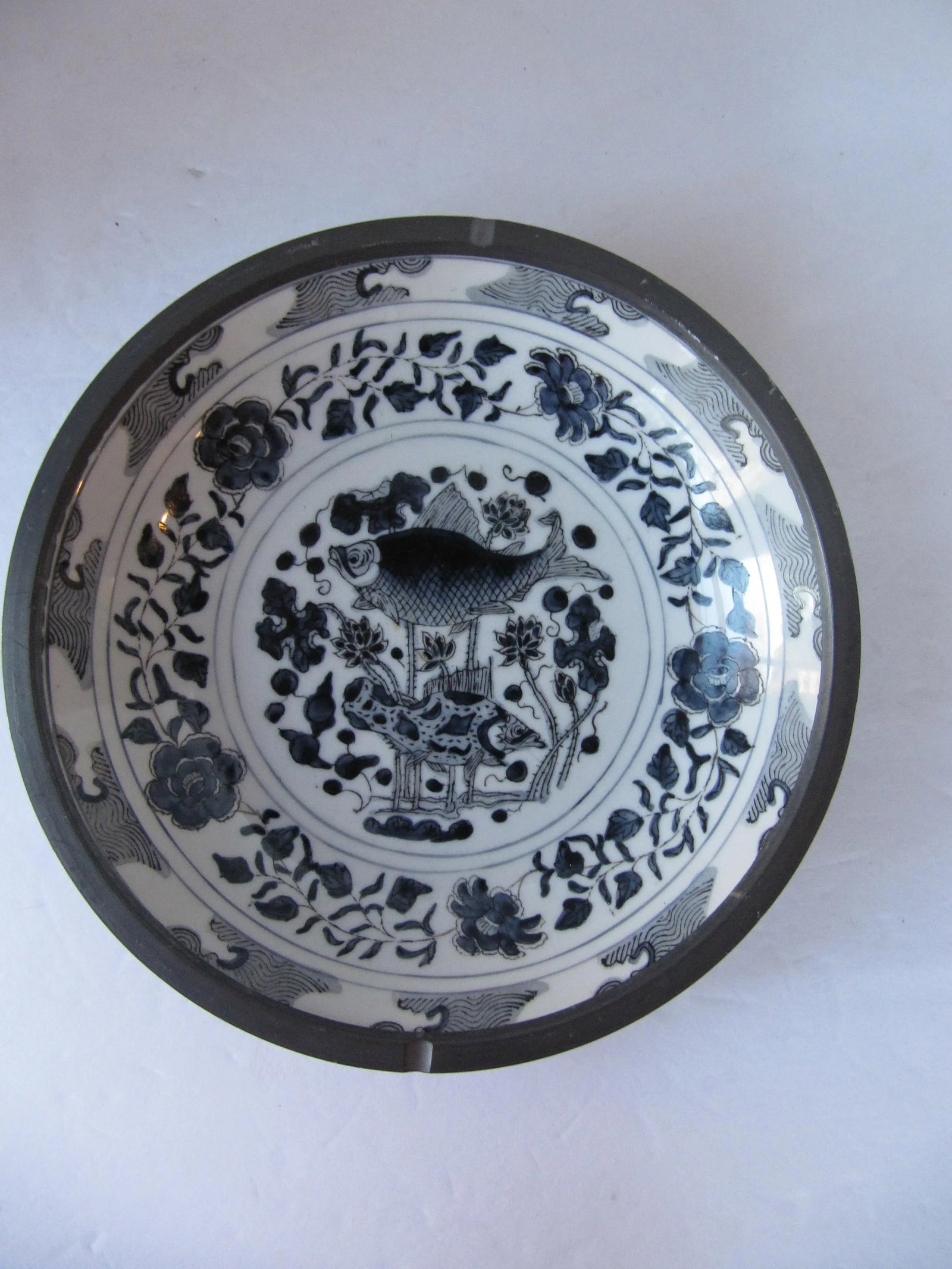 Blue & White Chinoiserie Shallow Bowl With Fish and Flowers - 7