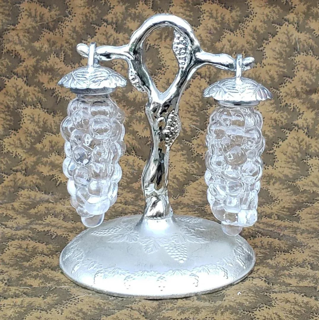 Vintage Grapevine Salt & Pepper Shaker Set- 3 Pieces - 2