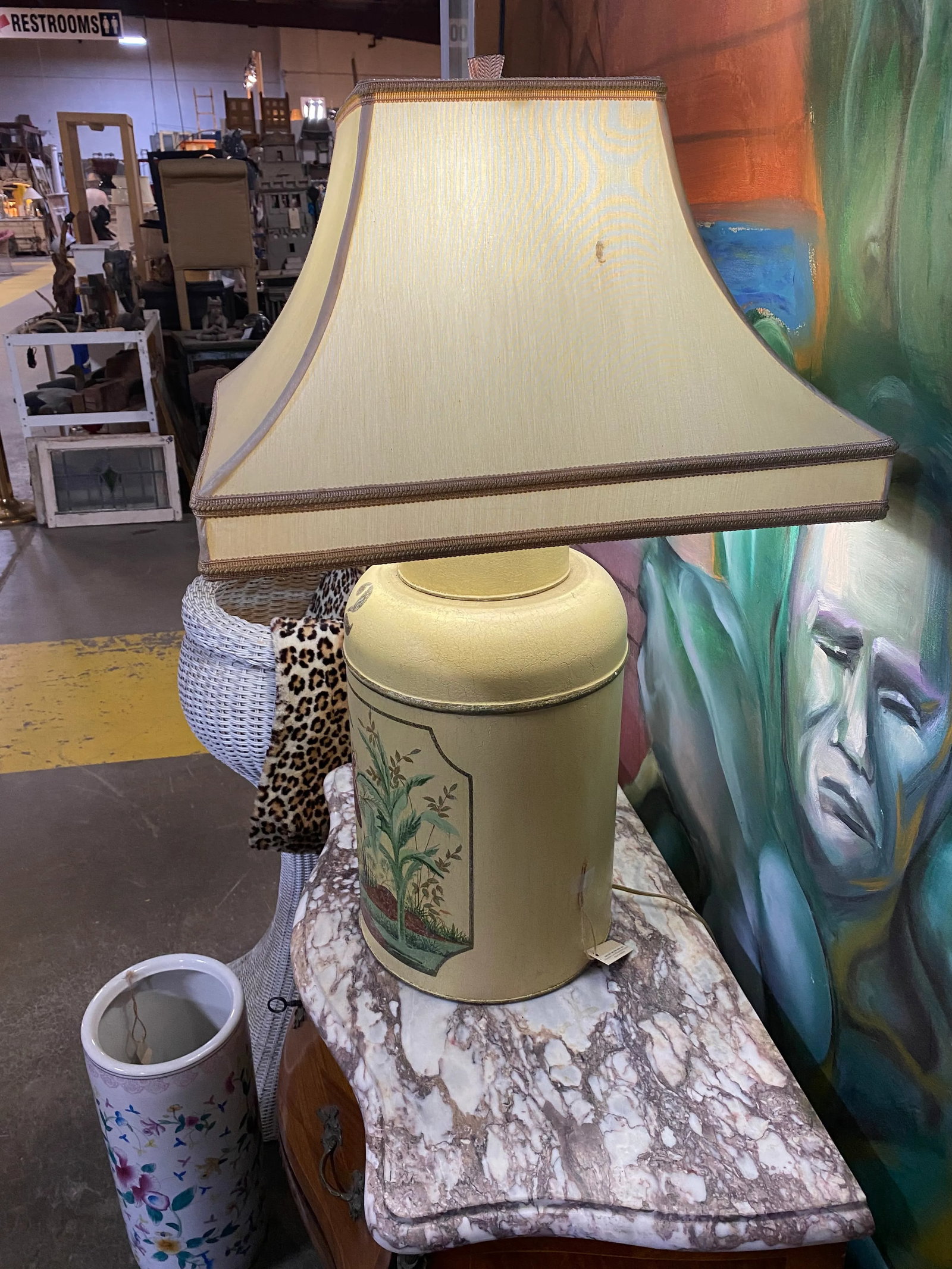1970s Mid-Century Tole Hand Painted English Export Tea Caddy Lamp - 8