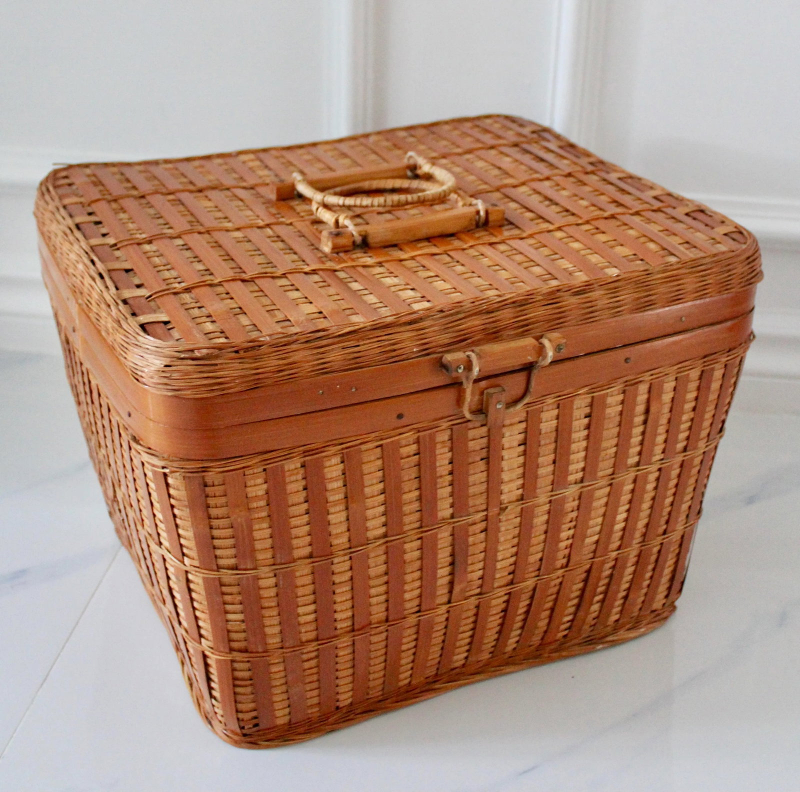 Vintage Asian Large Wicker Lidded Basket With Handles - 2