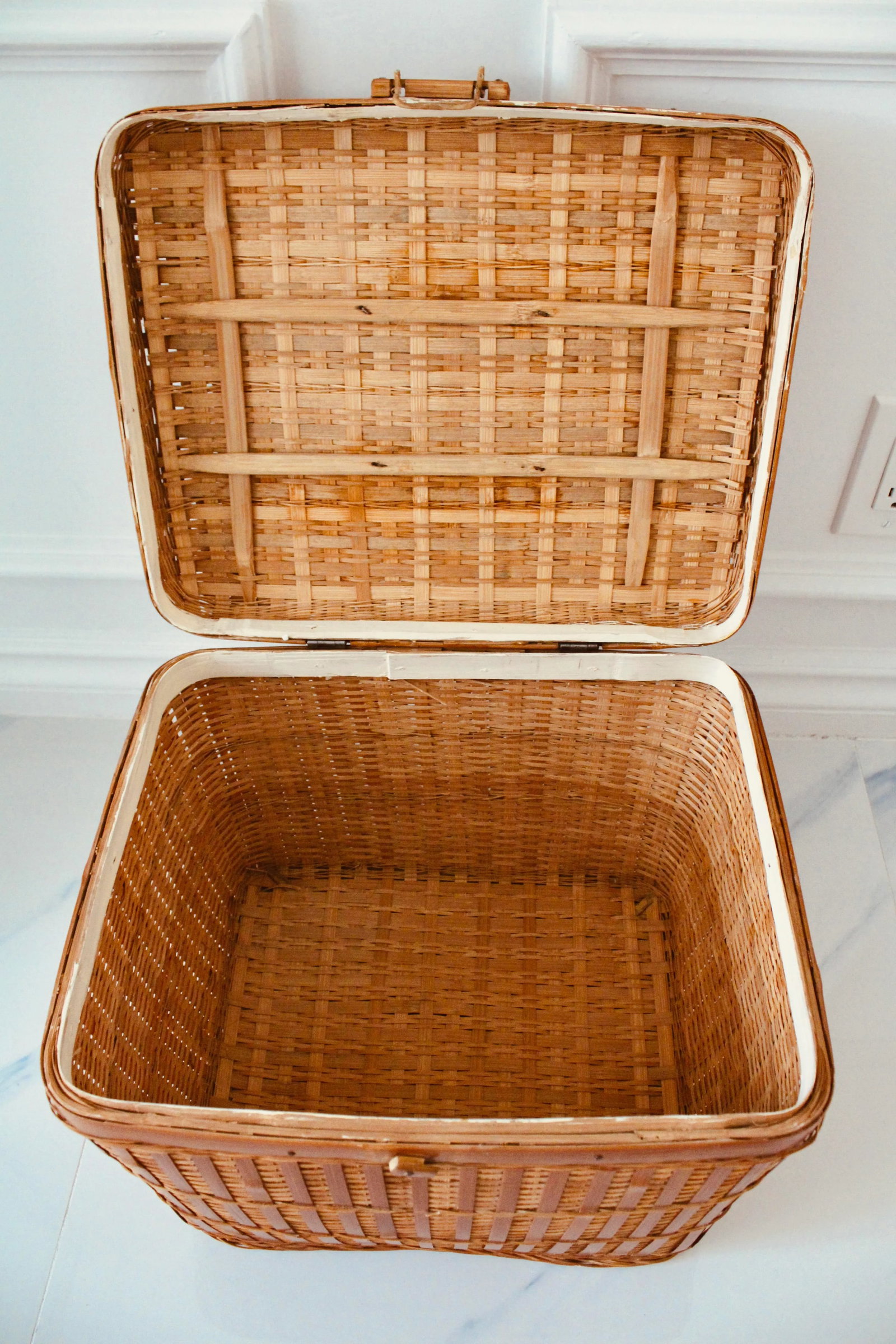 Vintage Asian Large Wicker Lidded Basket With Handles - 3
