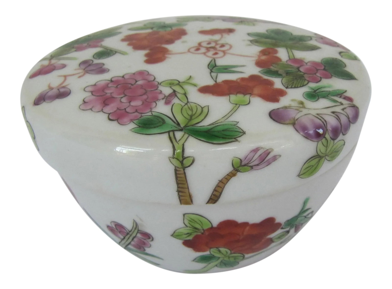 Round Chinoiserie Porcelain Box With Flowers: Vintage round chinoiserie porcelain box with flower and leaf decorations. Perfect for small trinkets and jewelry. Combined shipping available. Condition: Alterations: Original Condition Unaltered Impe