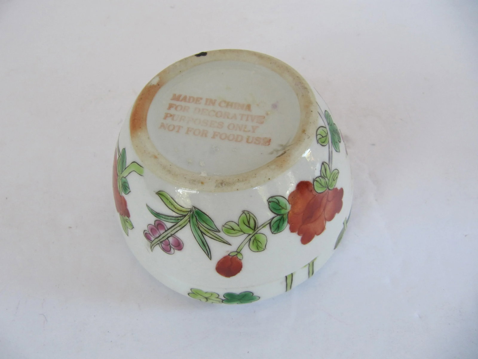 Round Chinoiserie Porcelain Box With Flowers - 4
