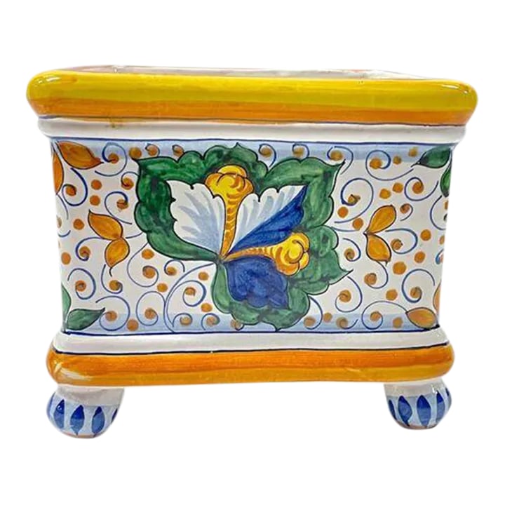 Vintage Deruta Style Italian Ceramic Cachepot: Brighten up any space with this vintage Deruta-style Italian ceramic cachepot decorated with exotic flowers. Marked: "Made In Italy" on the underside. Condition: Alterations: Original Condition