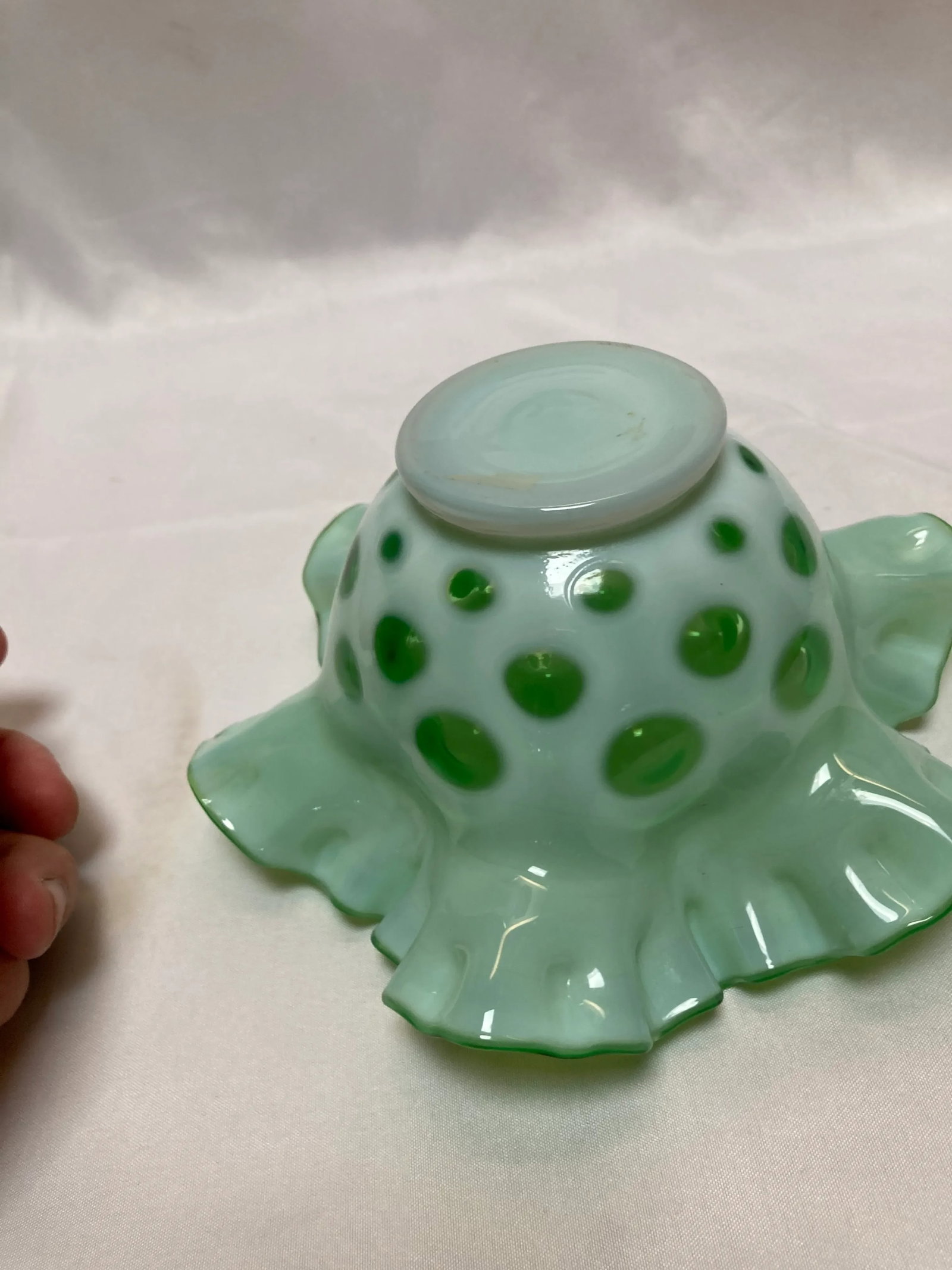 Early 20th Century Vintage Fenton Coin Dot Green Ruffled Bowl - 4