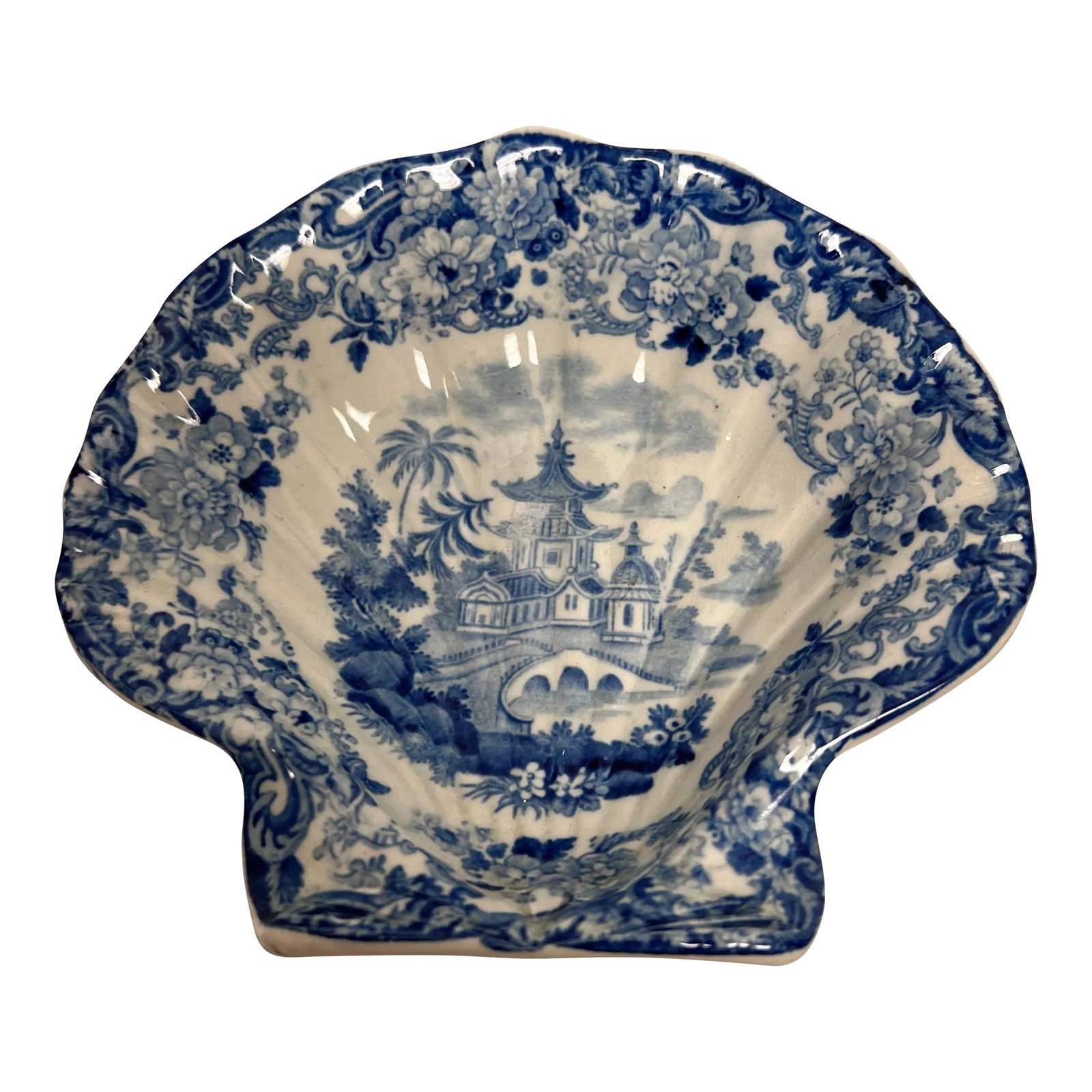 Antique Wedgwood Shell Relish Dish 1905: Antique circa 1905 blue and white shell relish dish by Wedgwood. Marked on bottom, "H" on reverse indicates the year 1905. Condition: Alterations: Original Condition Unaltered Imperfections: Some