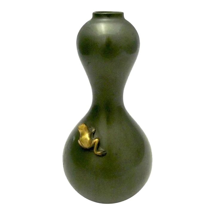Bronze Japanese Vase With Frog Signed: Bronze Japanese Vase with Frog decoration in great original condition. 6 1/4" by 3 1/4" Condition: Alterations: Original Condition Unaltered Imperfections: Some Imperfections Condition Notes: great