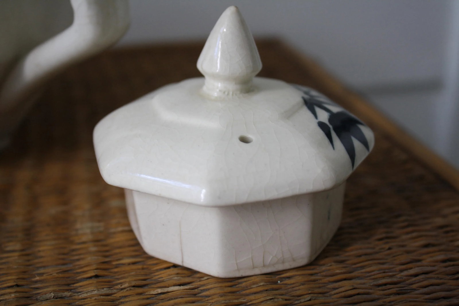 Chinoiserie Porcelain Teapot - 6