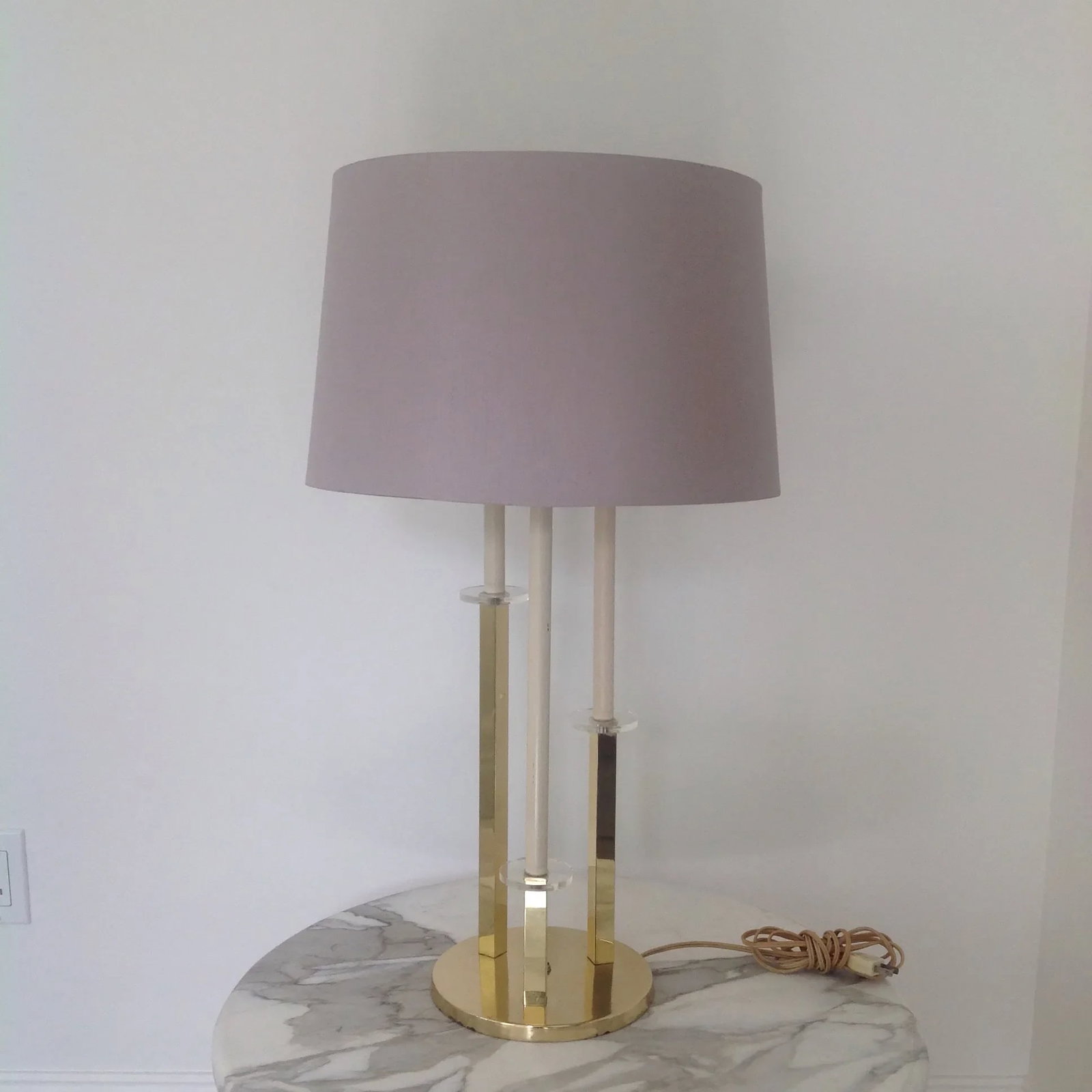 Hollywood Regency Style Brass & Lucite Table Lamp - 2