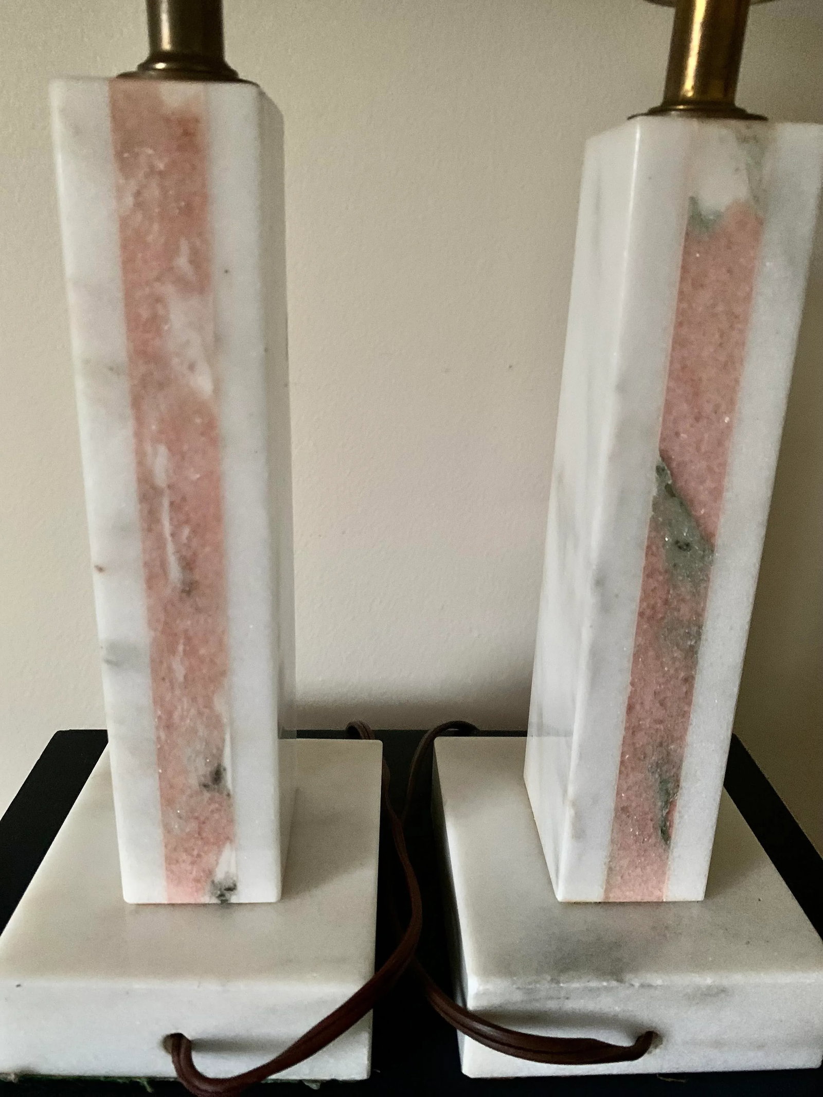 Pair of 1960s Mid-Century Minimalist Modern Table White Pink Lamps - 7