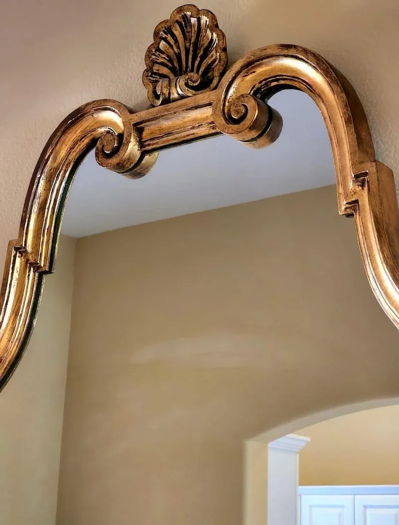 Italian Large Queen Anne Style Vintage Gold Gilt Framed Mirror. - 4