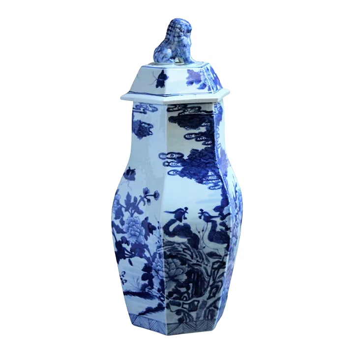 1960s Blue and White Ginger Jar with Foo Dog Floral Flowers Large Tall Chinoiserie: Blue And White Ginger Jar Foo Dog Floral Flowers Large Tall Chinoiserie Palm Beach Preppy Hexagon Shape Vintage Stunning and grande blue and white lidded jar. Tall with a hexagon-shaped base.