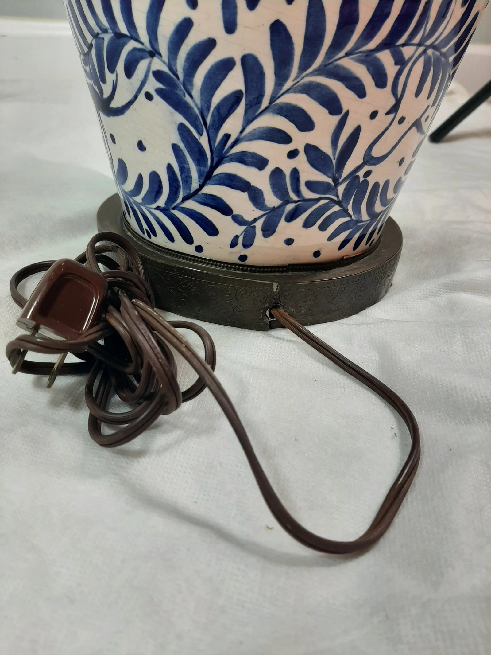 Mid 20th Century Hand Painted Flow Blue Lamp - 8