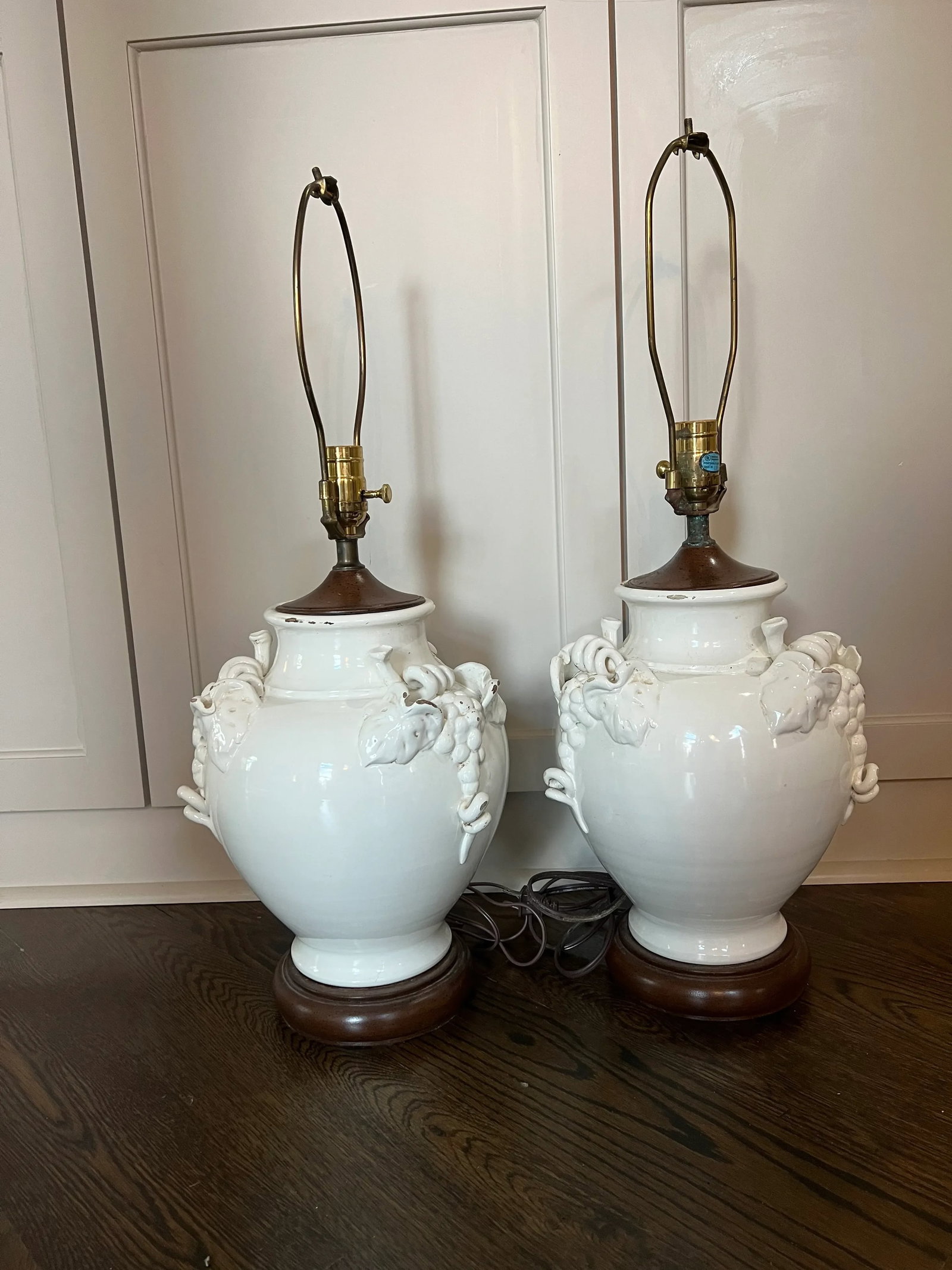 Pair Vintage French Ceramic Cream Glazed Vine Grape Theme Lamps - 3