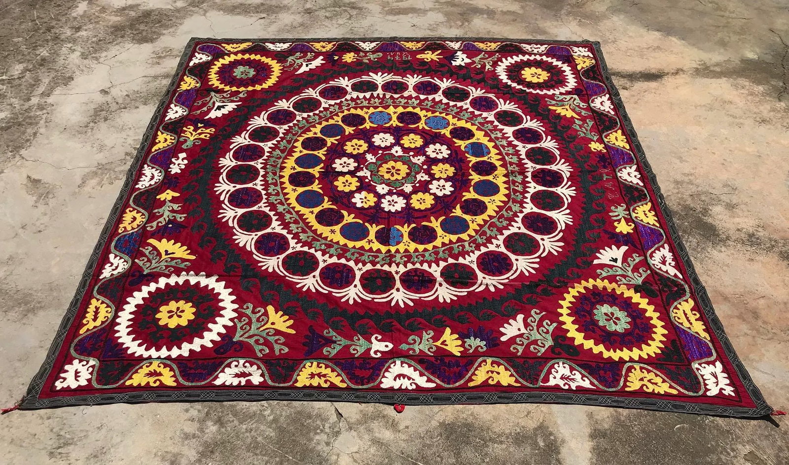 1974 Vintage Floral Center Suzani - 7