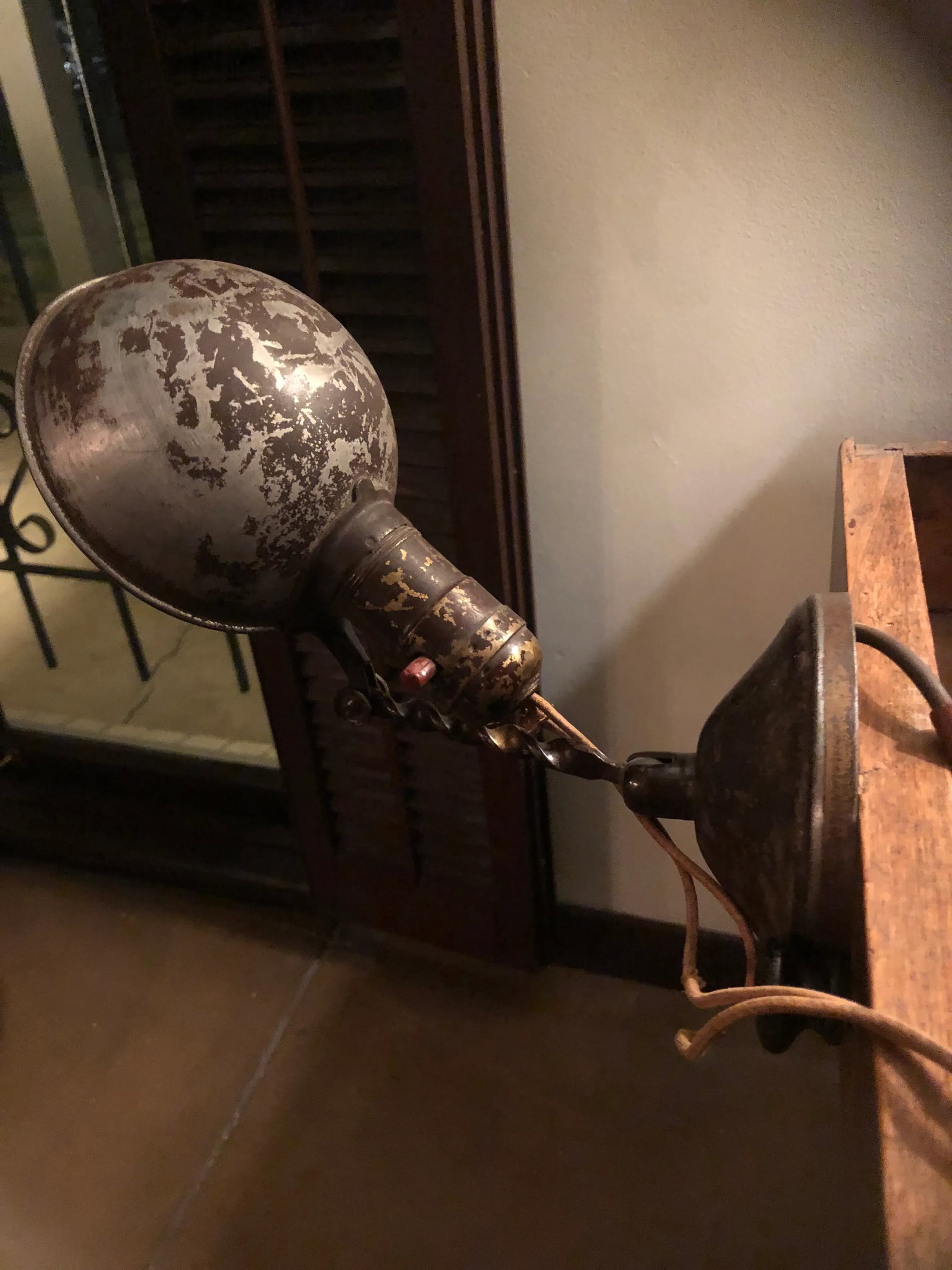 Mini Antique 1920s Metal Reading Lamp With Patina - 9