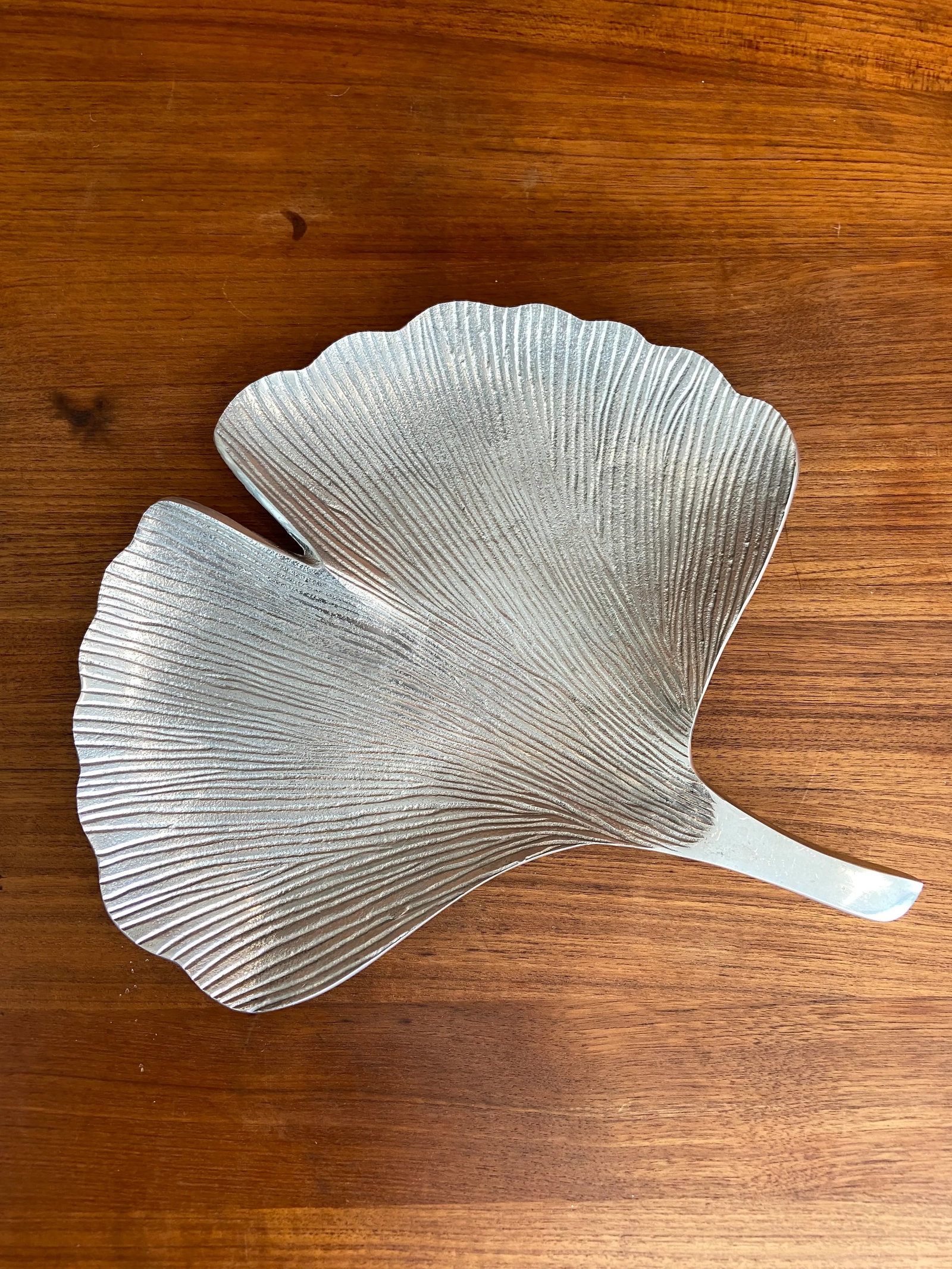 Large 1990s Ginkgo Fan Leaf Shaped Aluminum Metal Coffee Table Tray - 11