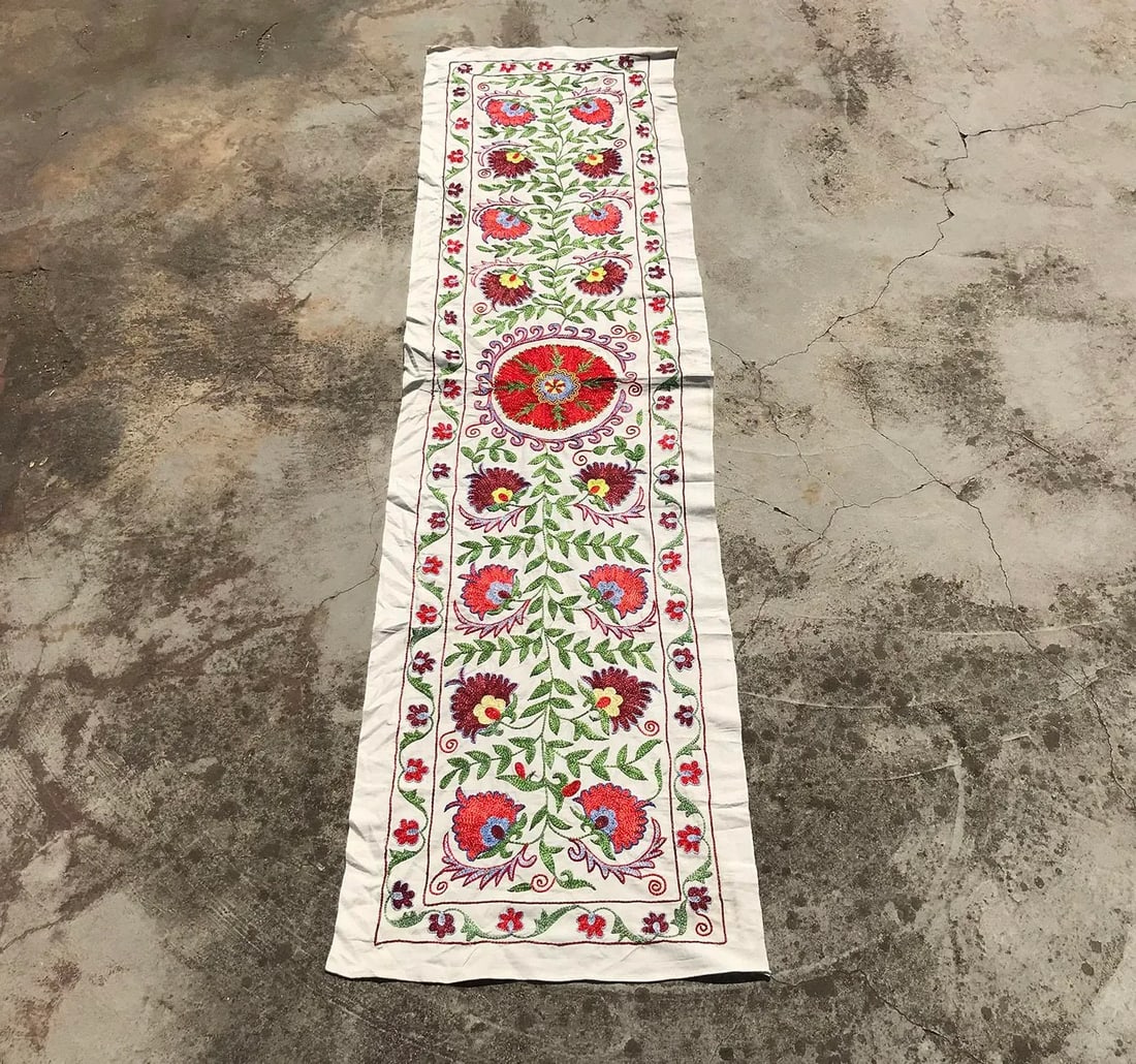 Art Deco Suzani Handmade Red and Green Crochet Table Runner - 2