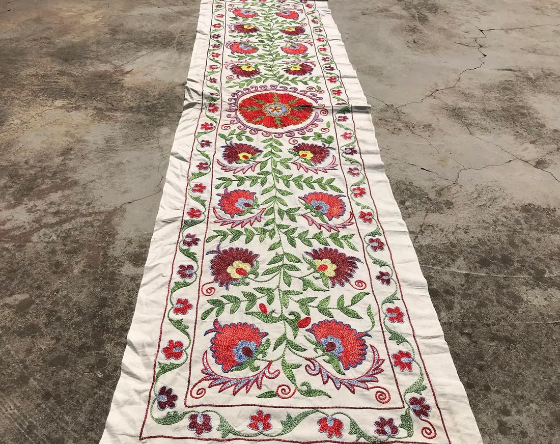 Art Deco Suzani Handmade Red and Green Crochet Table Runner - 7