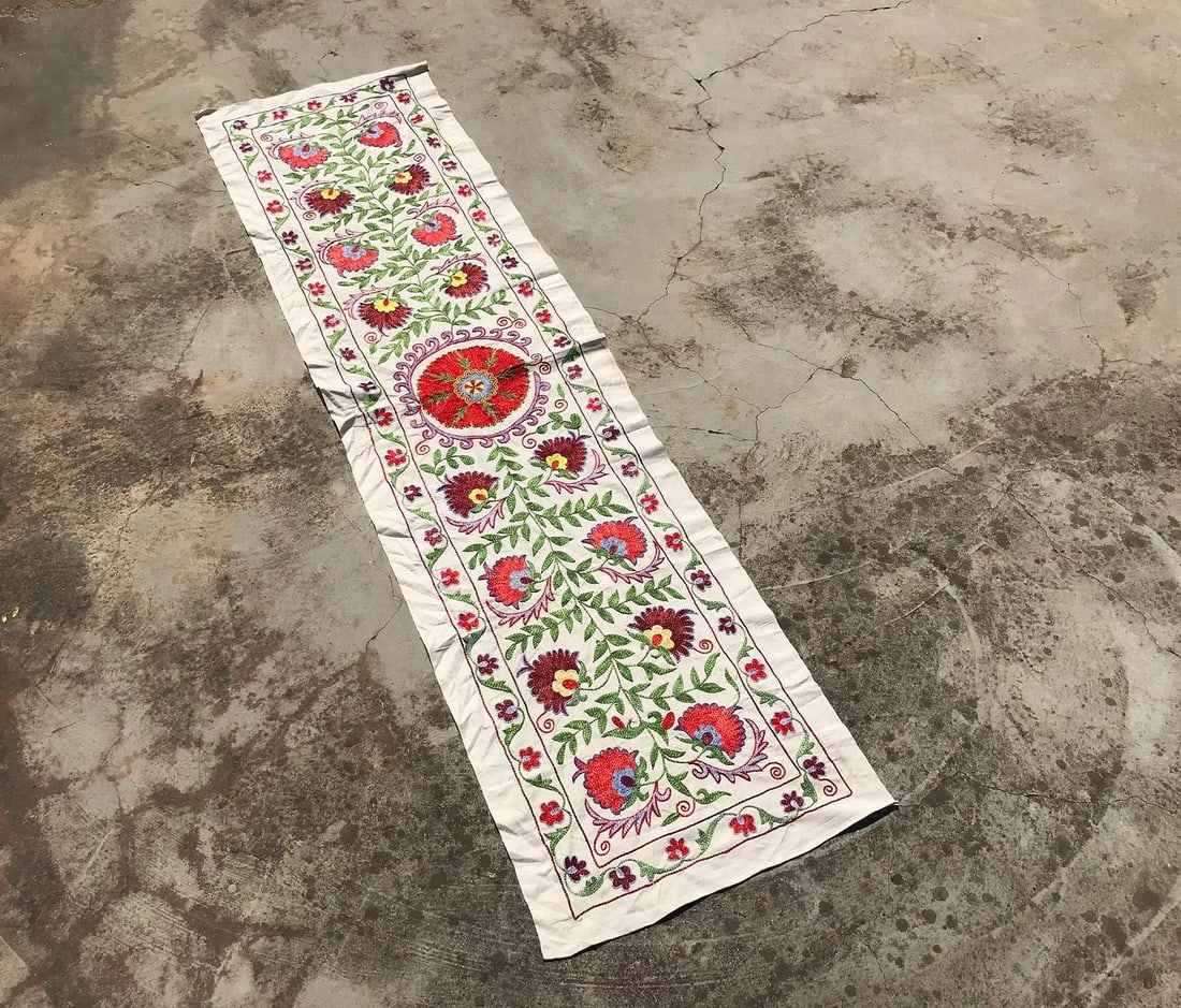 Art Deco Suzani Handmade Red and Green Crochet Table Runner - 8