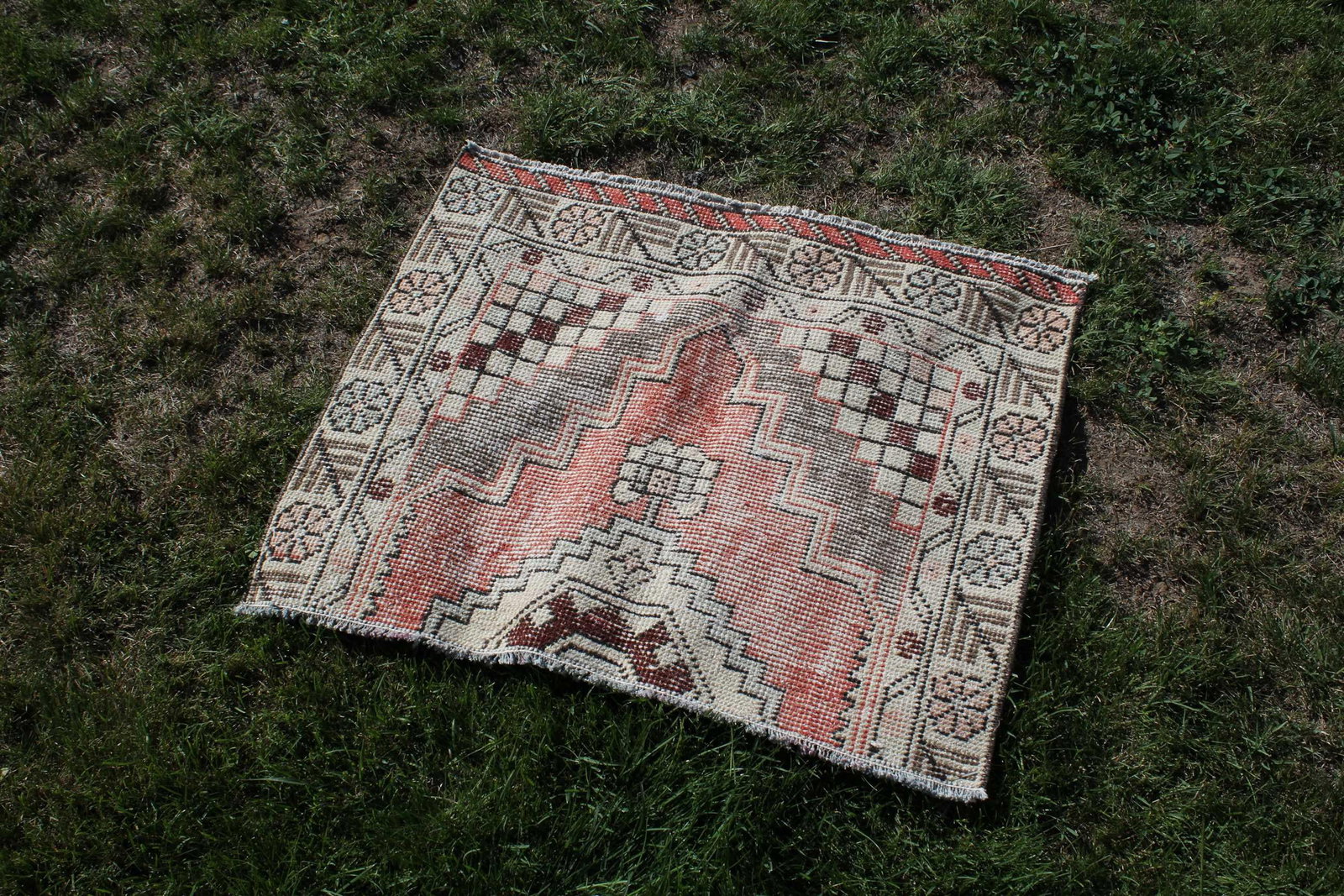 1970s Turkish Cream Oriental Hand Knotted Small Rug - 2