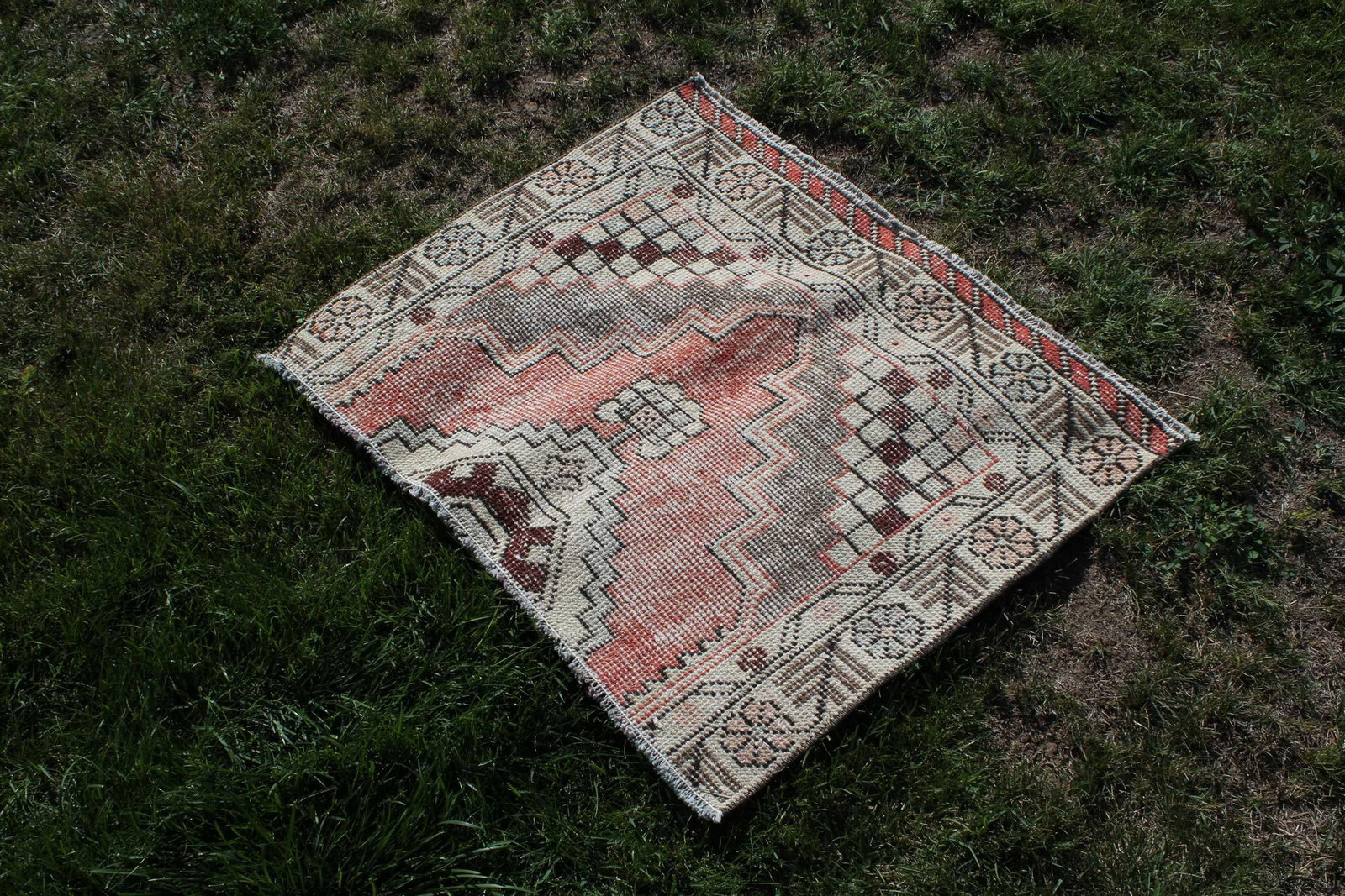 1970s Turkish Cream Oriental Hand Knotted Small Rug - 3