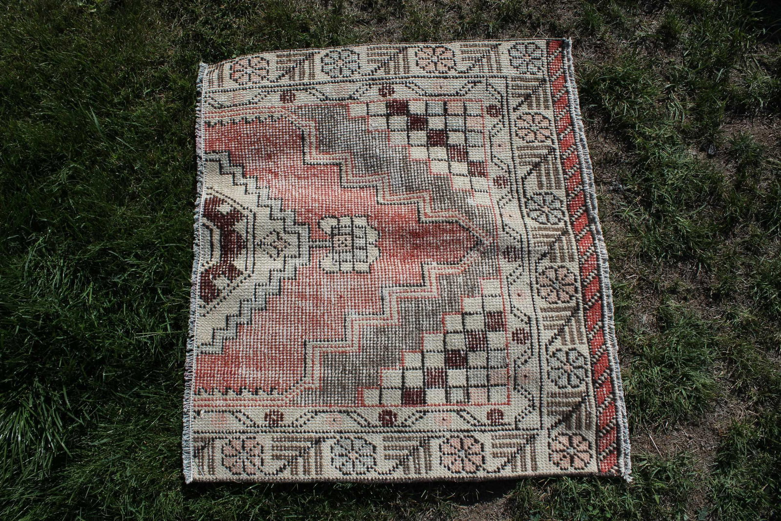 1970s Turkish Cream Oriental Hand Knotted Small Rug - 4