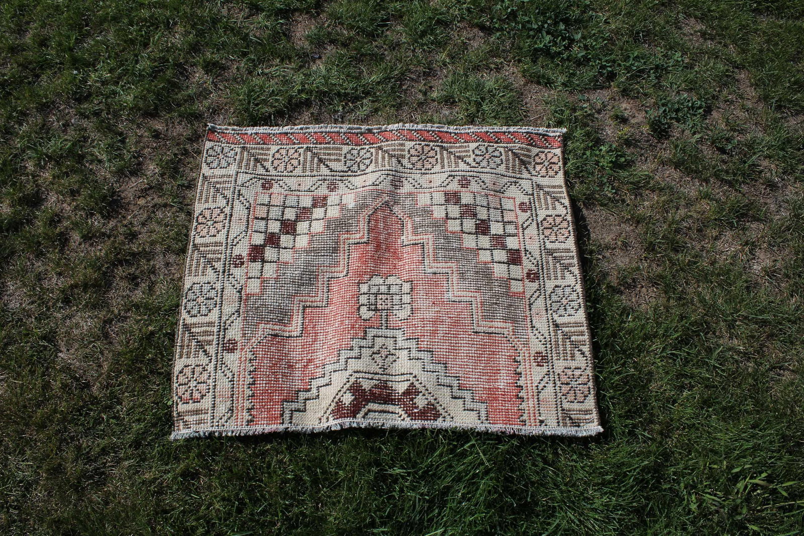 1970s Turkish Cream Oriental Hand Knotted Small Rug - 8