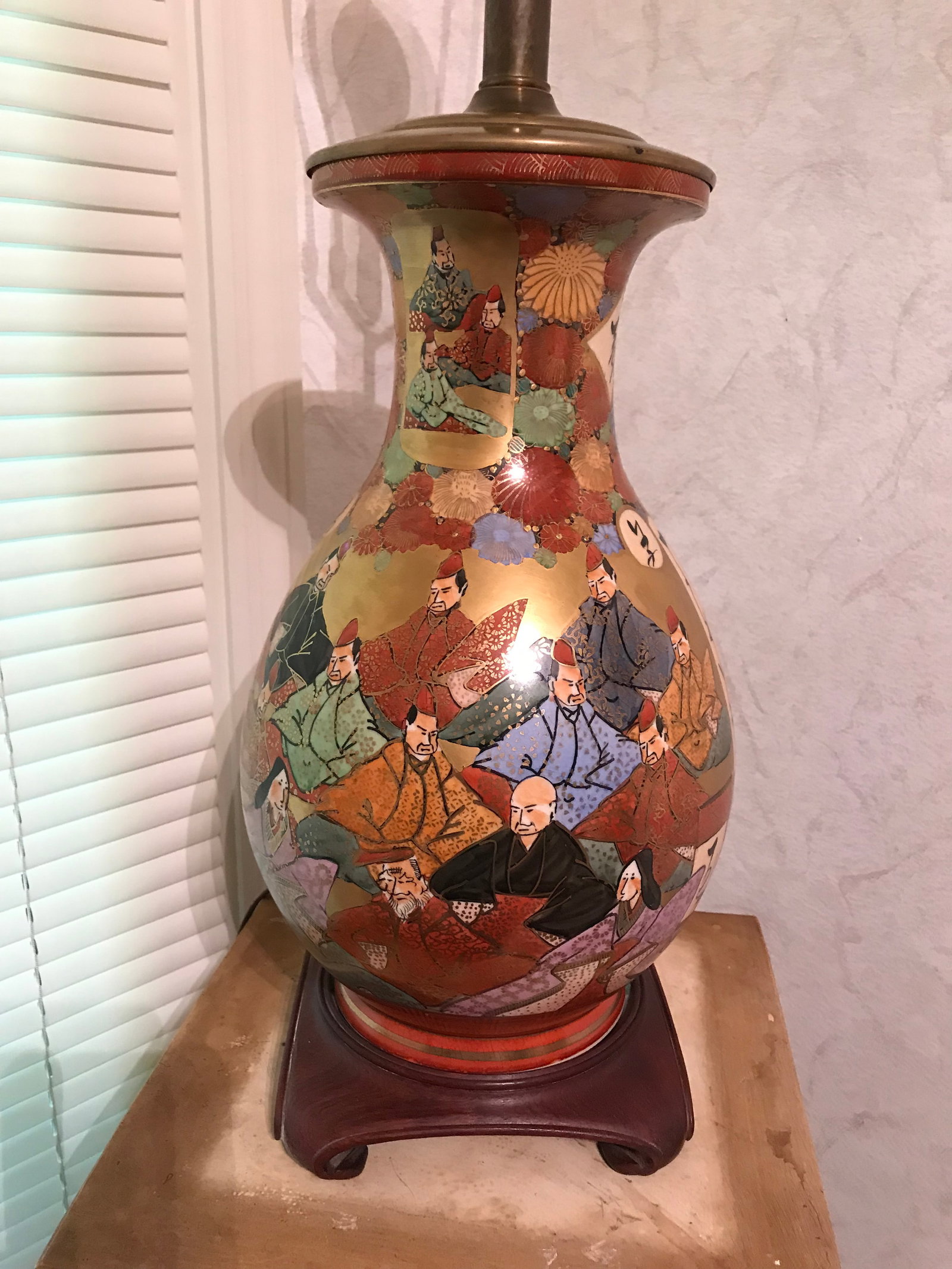 1960s Chinoiserie Hand Painted Porcelain Lamp - 12