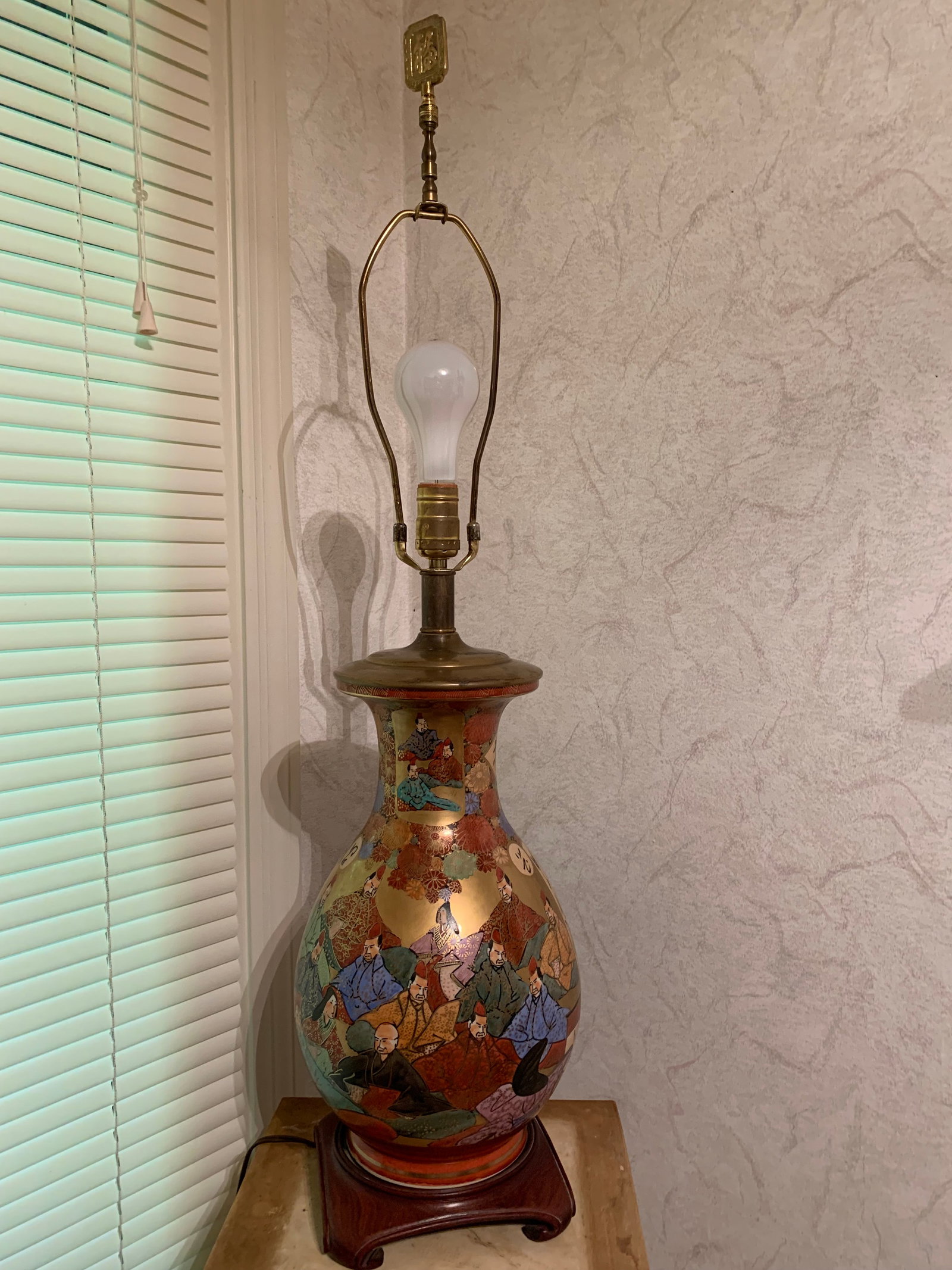 1960s Chinoiserie Hand Painted Porcelain Lamp - 2