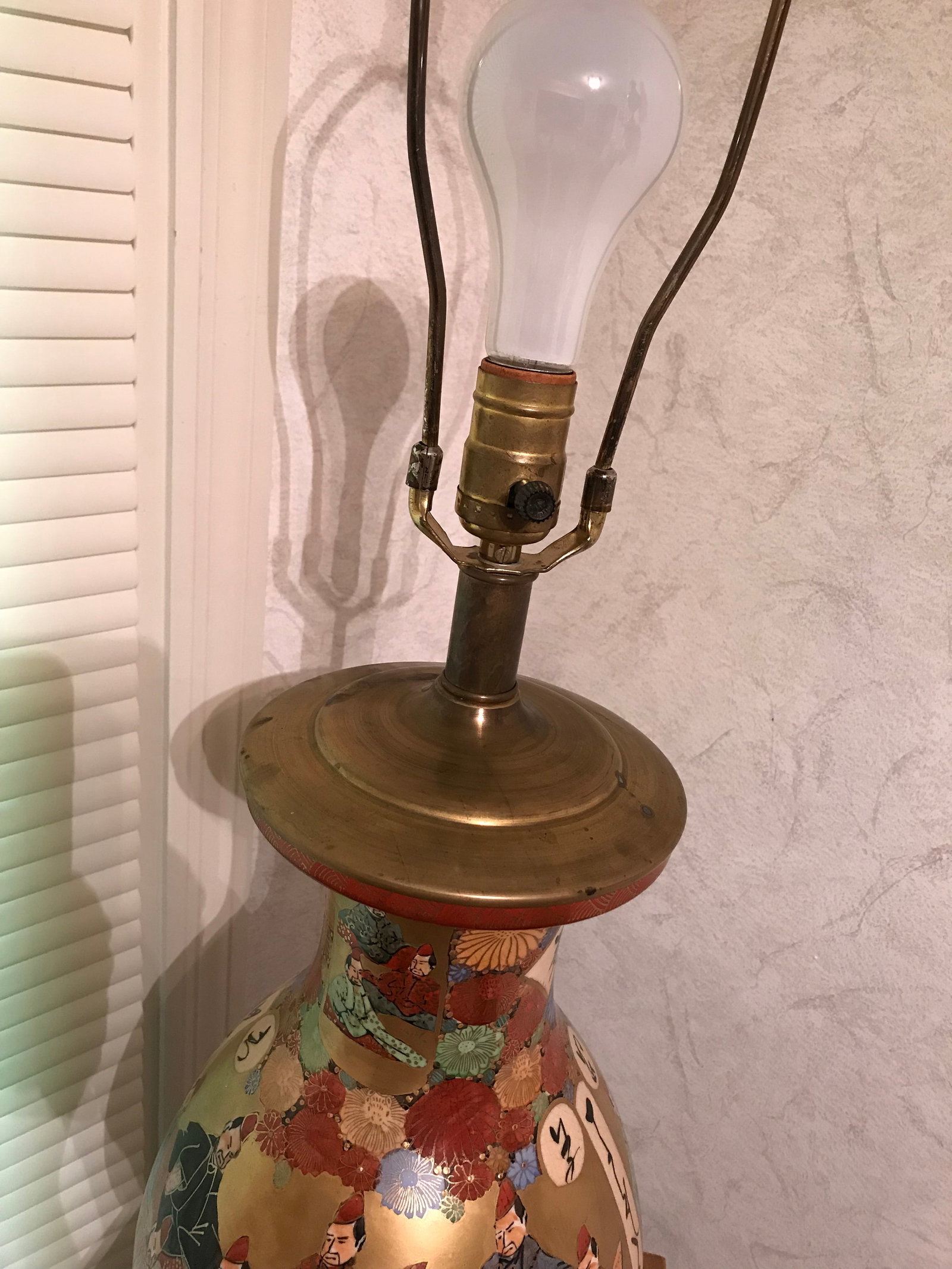 1960s Chinoiserie Hand Painted Porcelain Lamp - 4