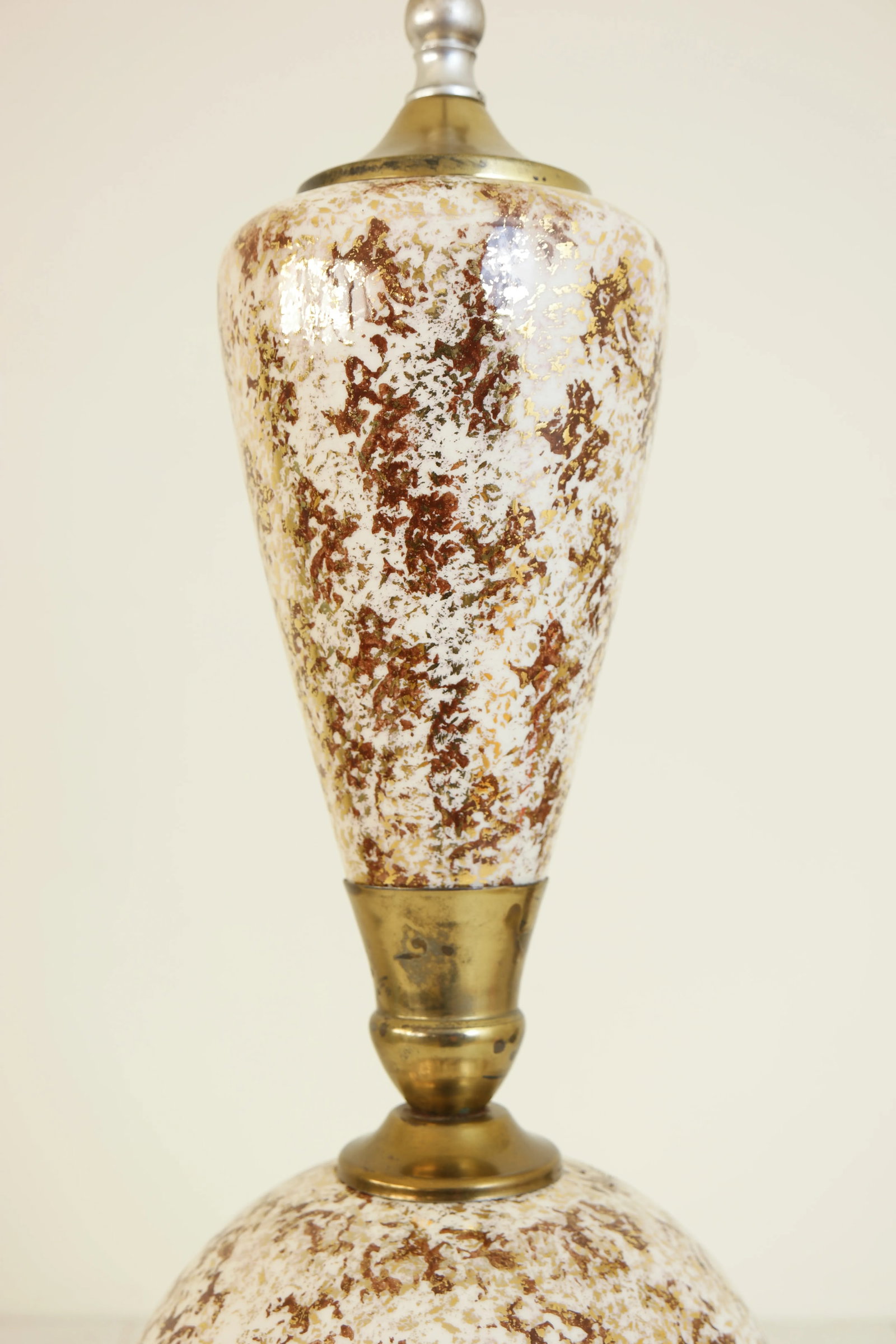1940s Vintage Gold & White Speckled Table Lamp - 5
