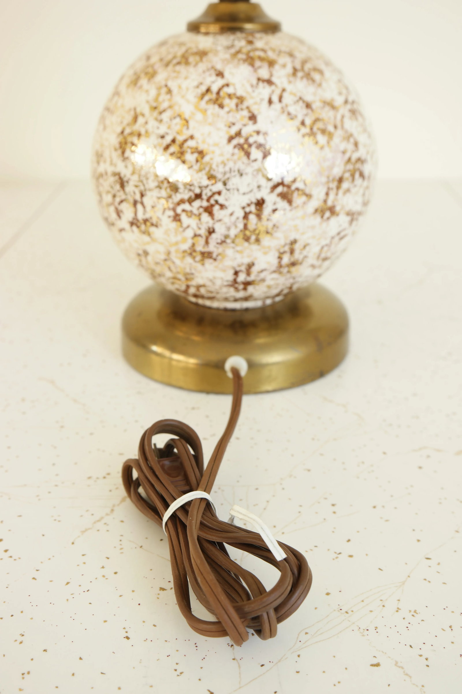 1940s Vintage Gold & White Speckled Table Lamp - 8