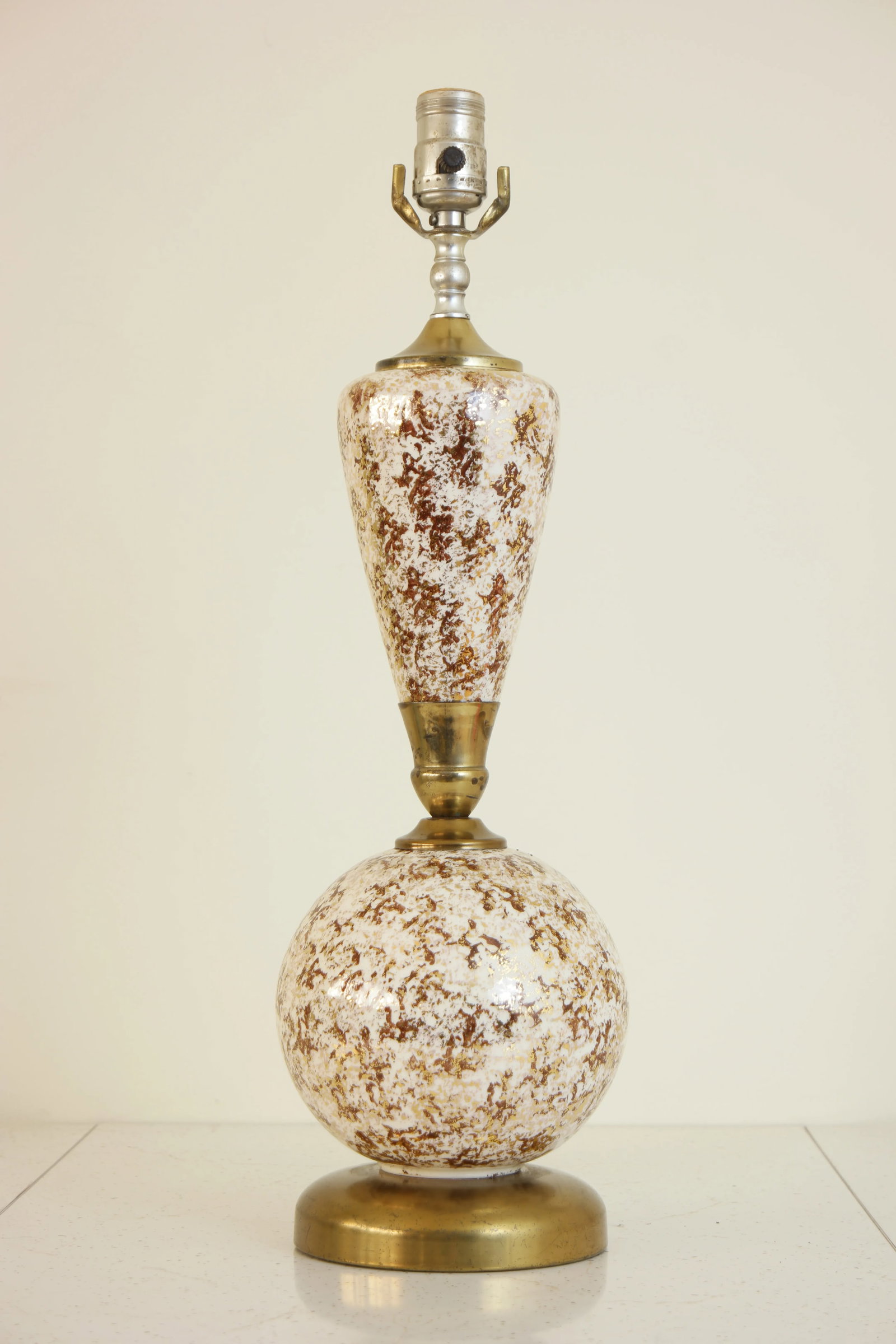 1940s Vintage Gold & White Speckled Table Lamp - 9