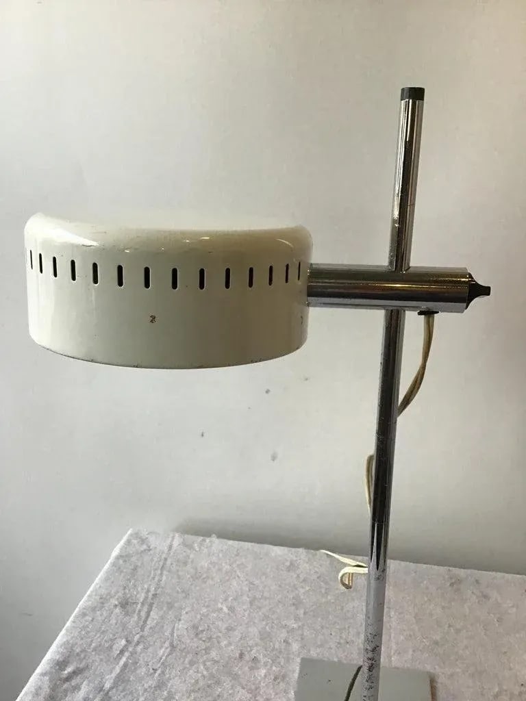 1970s Robert Sonneman Chrome and Painted Metal Table Lamp - 8