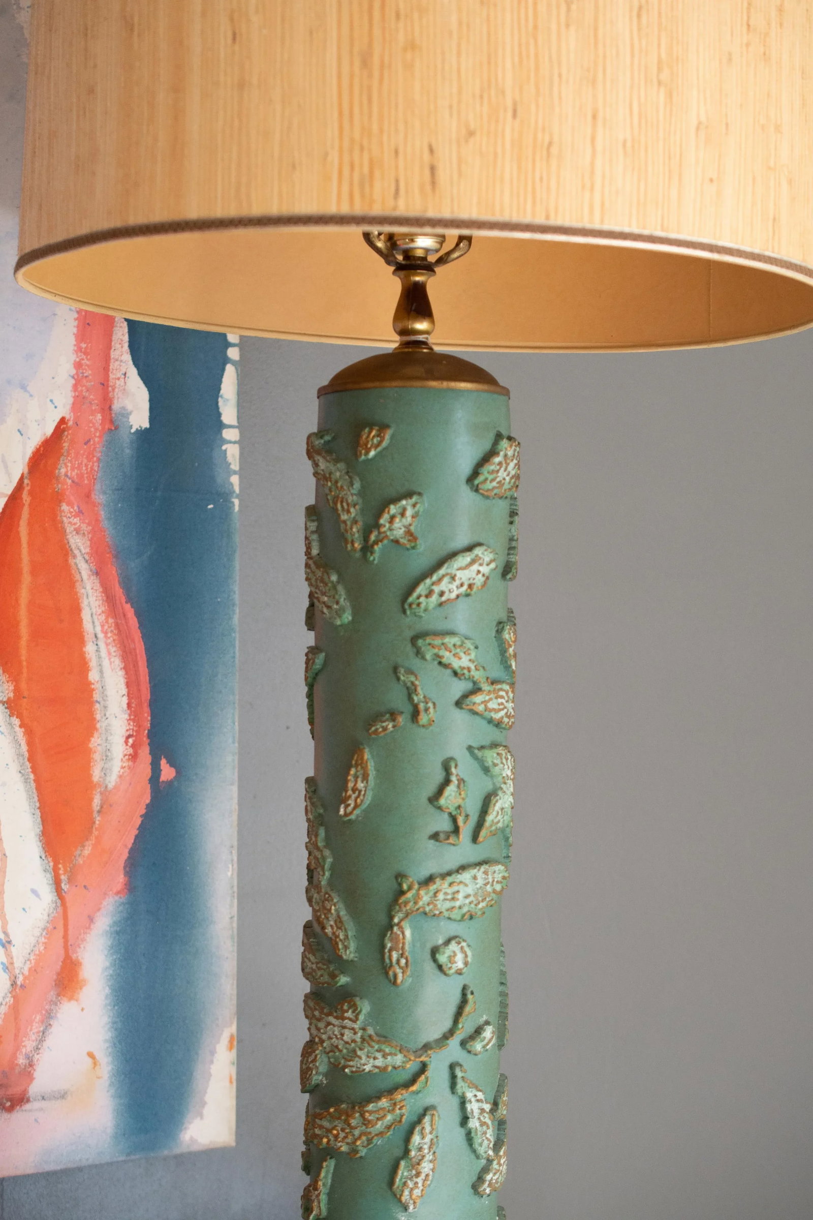 Large Mid-Century Modern Jade Table Lamp With Grass Cloth Shade - 3