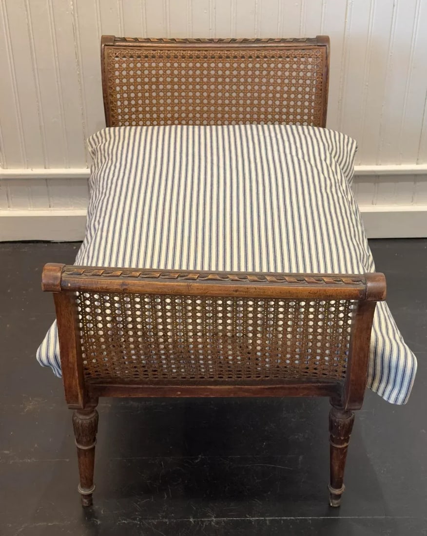 1930s Louis XVI Style French Dog Bed With Rattan - 2