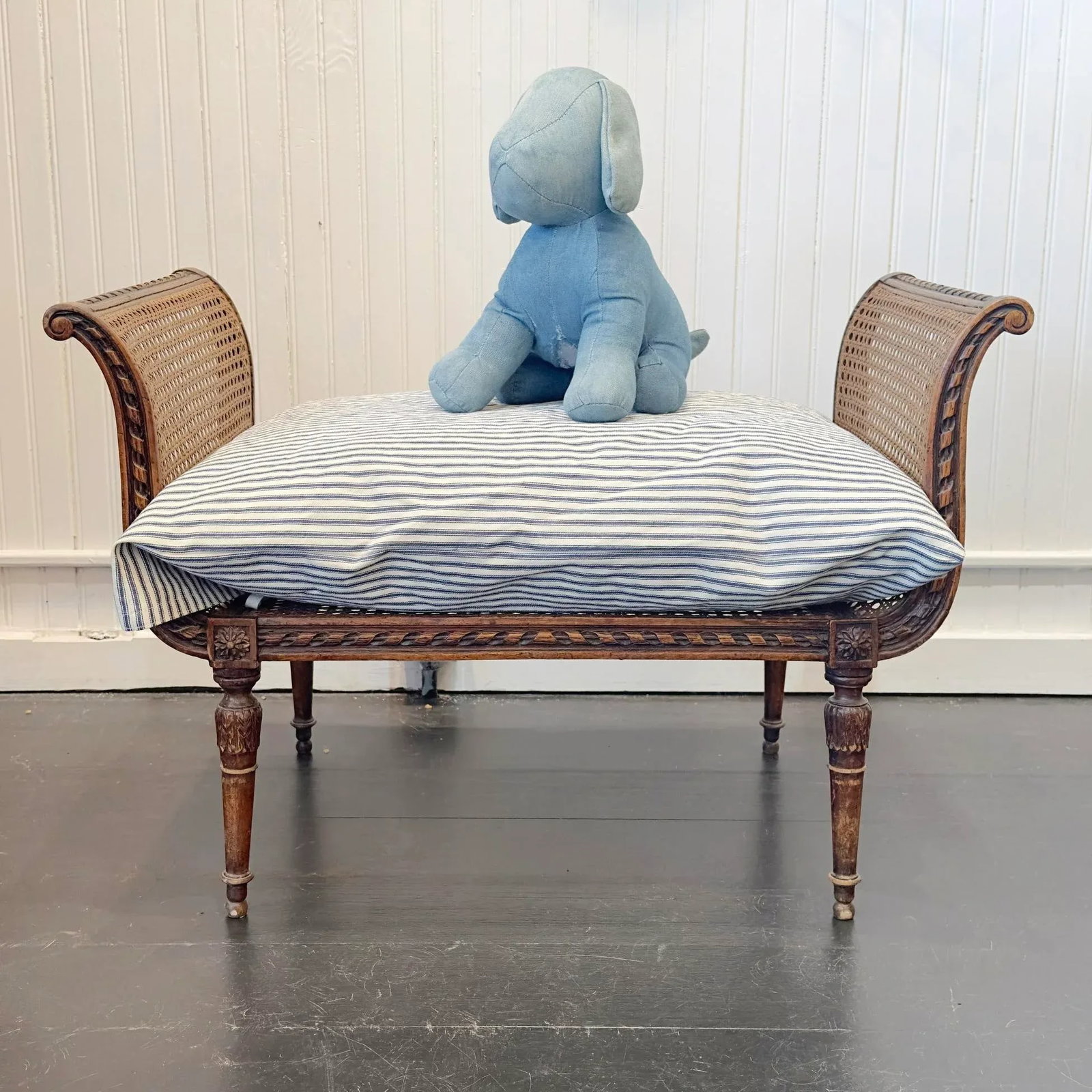 1930s Louis XVI Style French Dog Bed With Rattan - 3