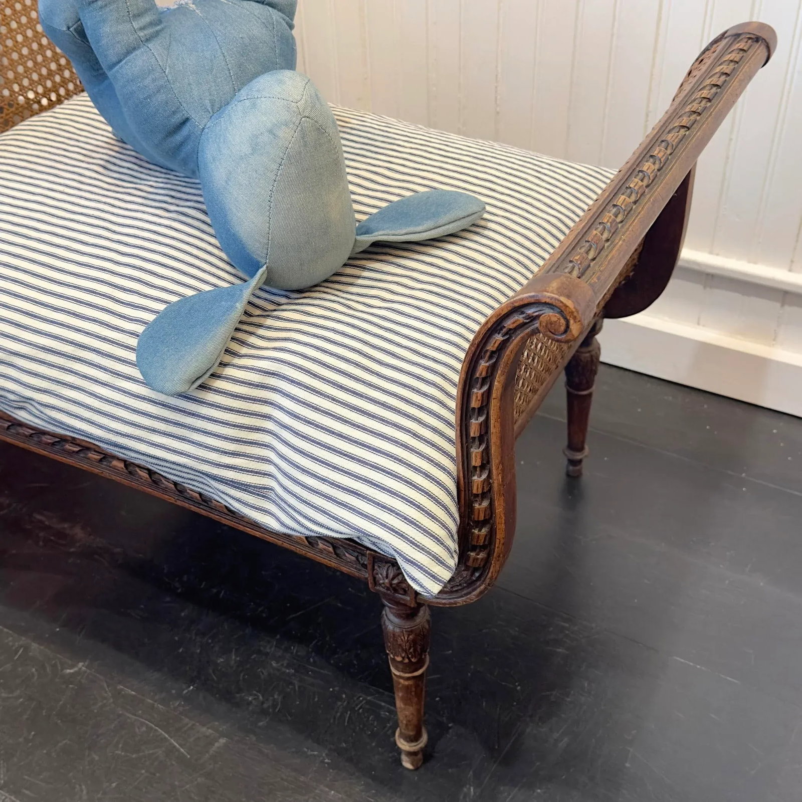 1930s Louis XVI Style French Dog Bed With Rattan - 4