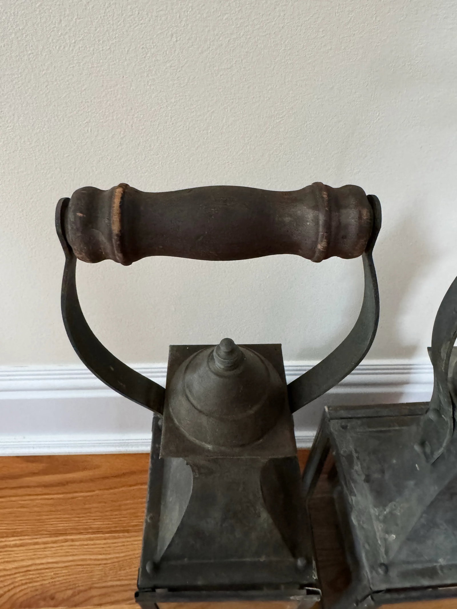 1980s Georgian Art Lighting Wall Sconce Design Light Fixture Lanterns - a Pair - 4
